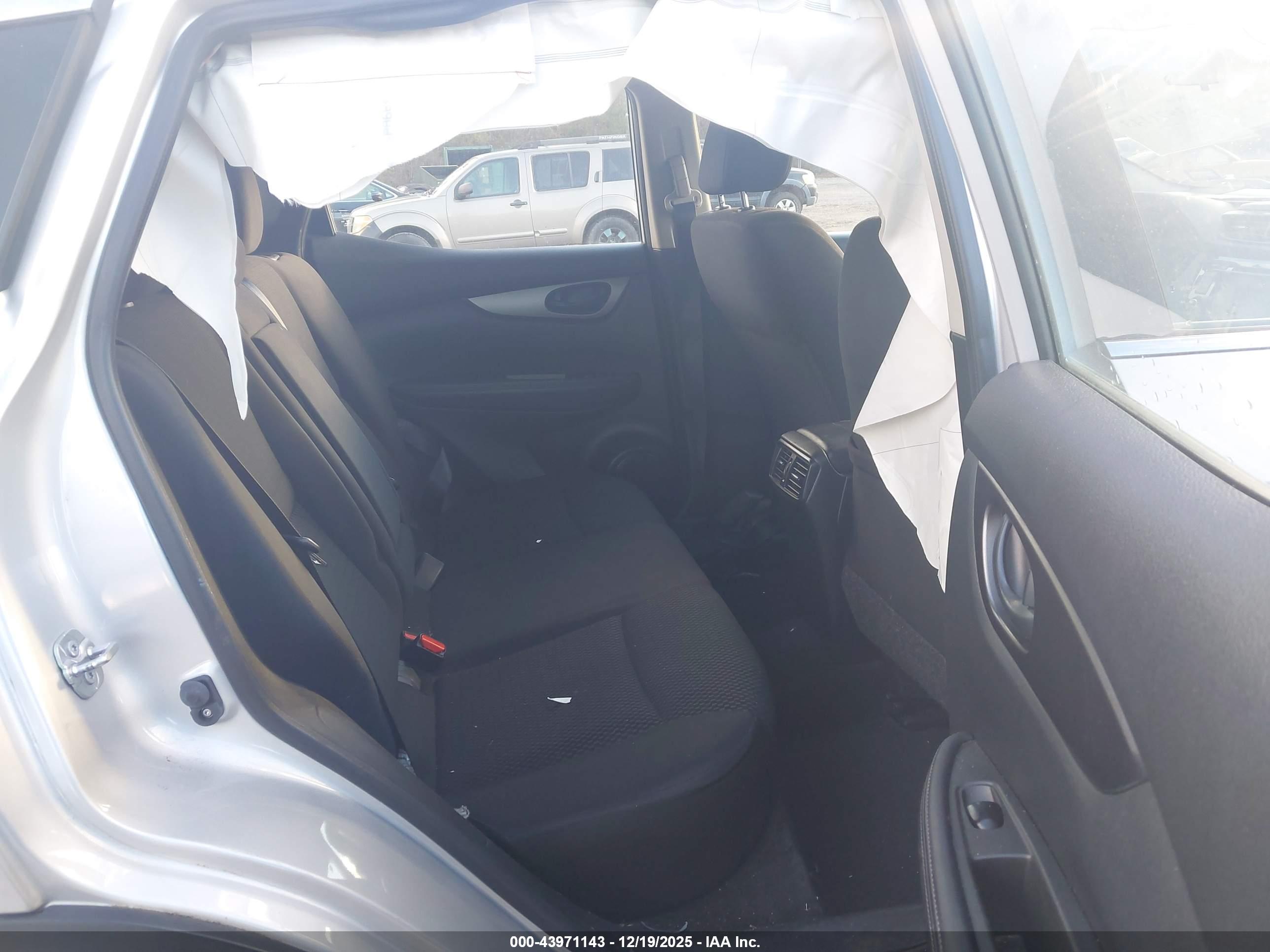 NISSAN ROGUE image 8