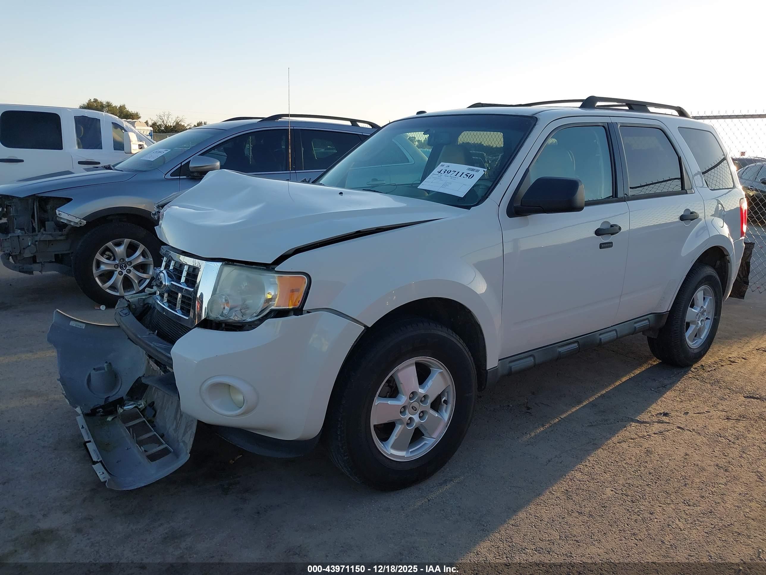 FORD ESCAPE image 2