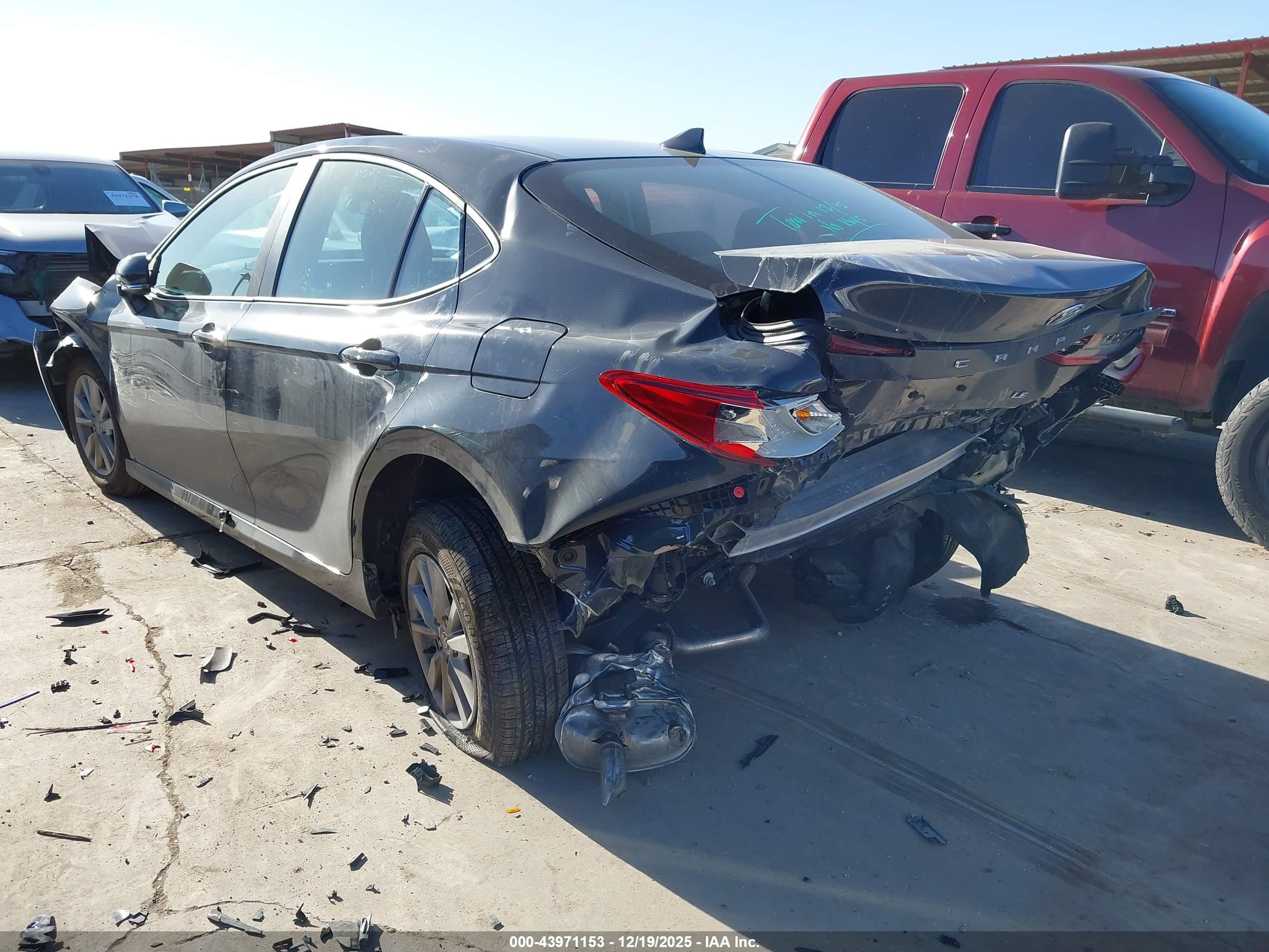TOYOTA CAMRY image 3