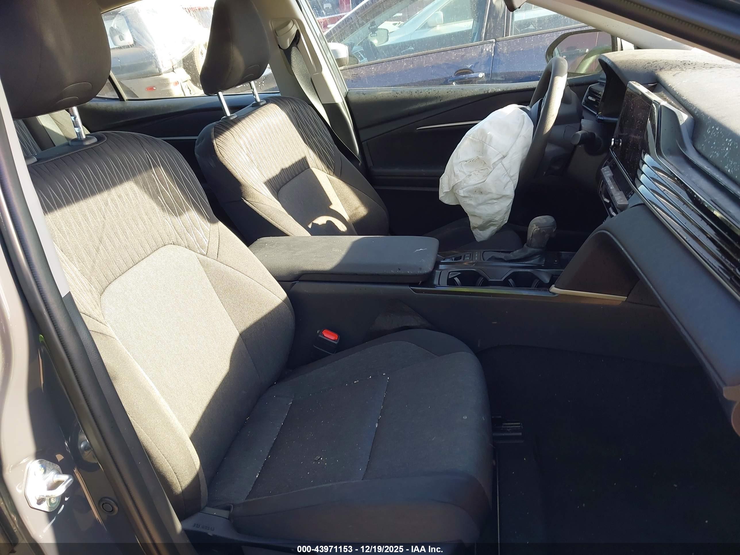 TOYOTA CAMRY image 5