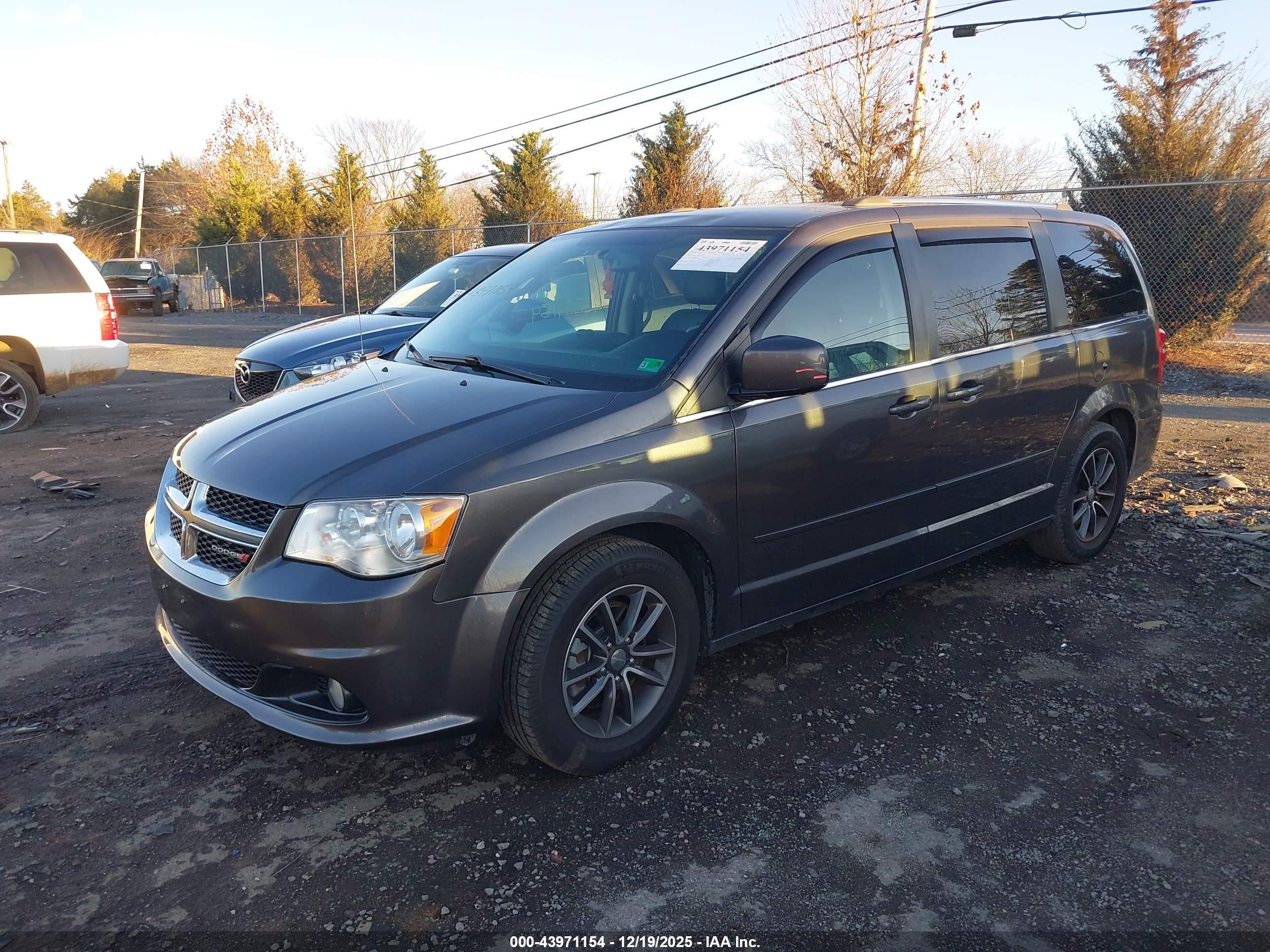 DODGE GRAND image 2