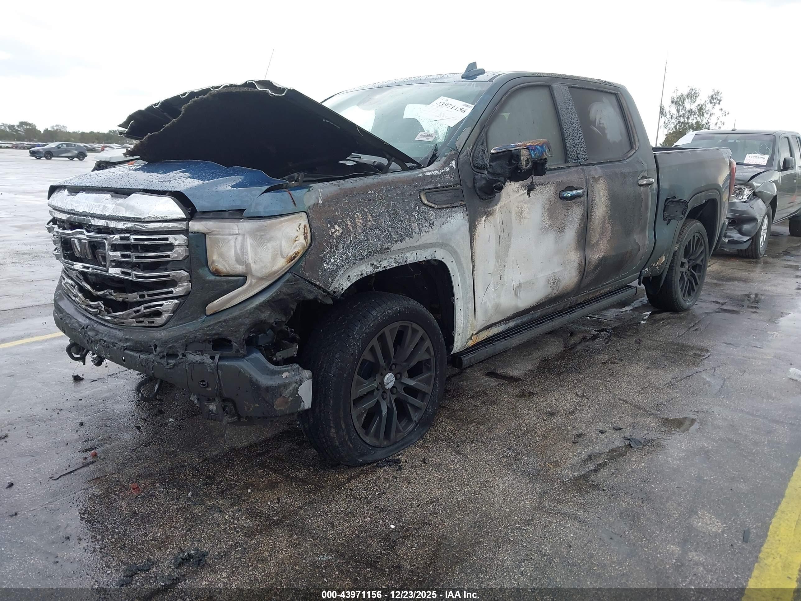GMC SIERRA image 2