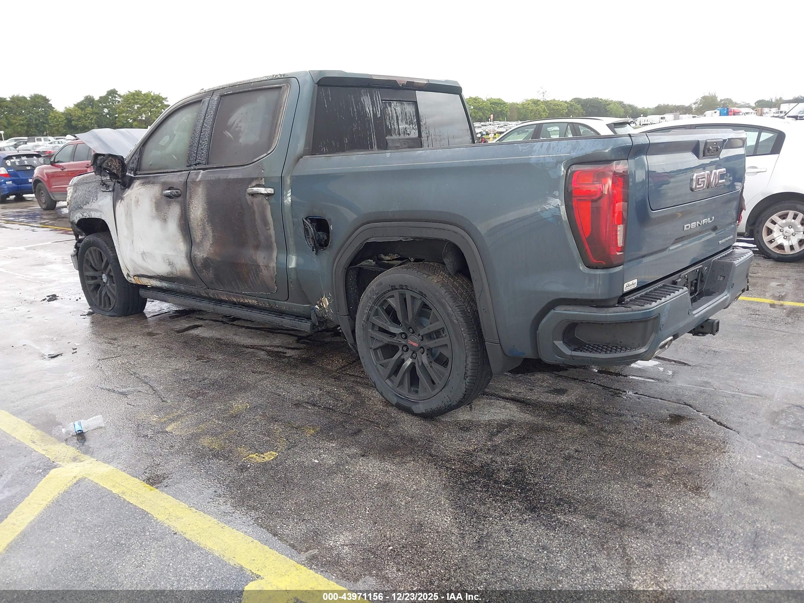 GMC SIERRA image 3