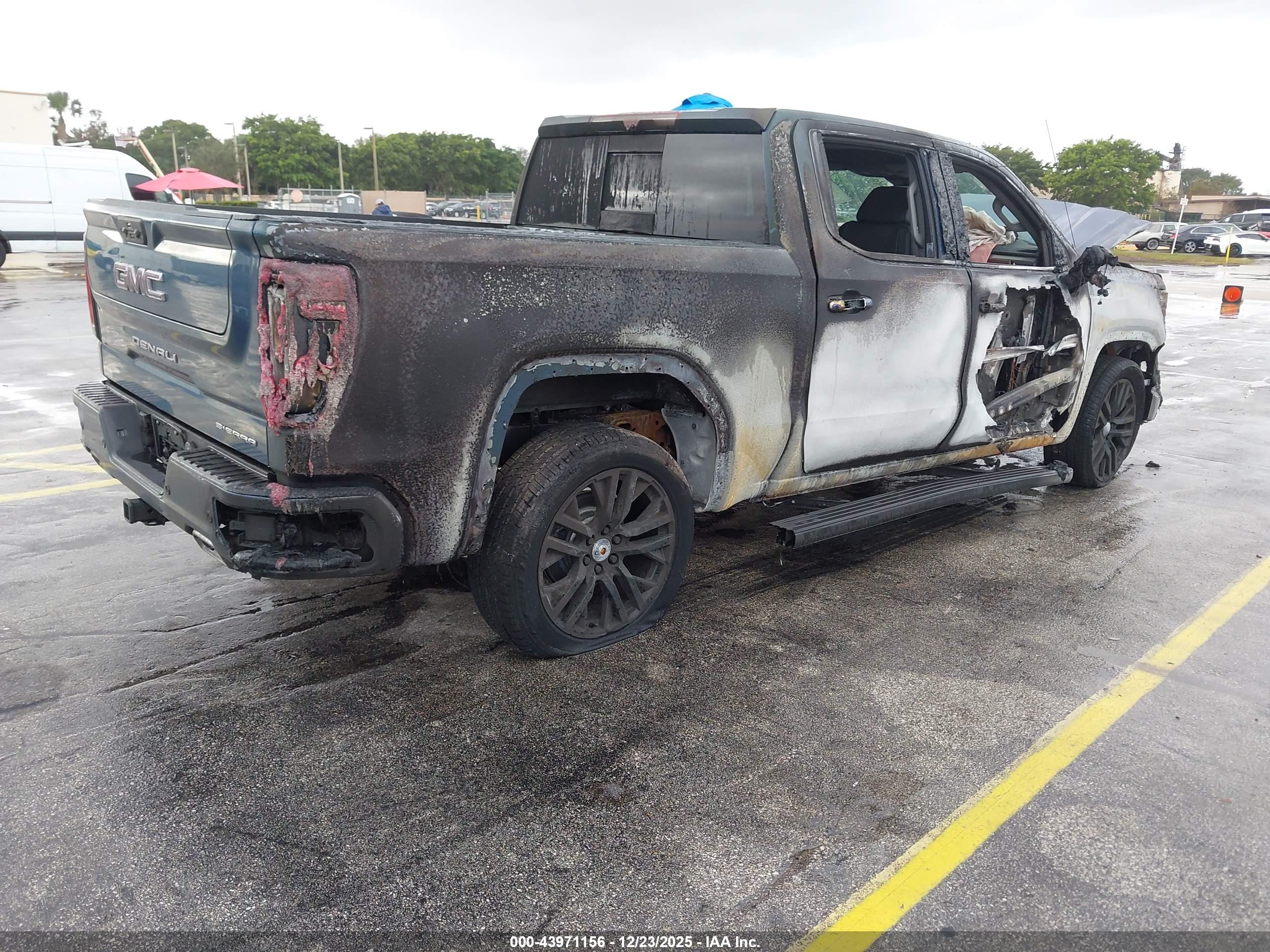 GMC SIERRA image 4