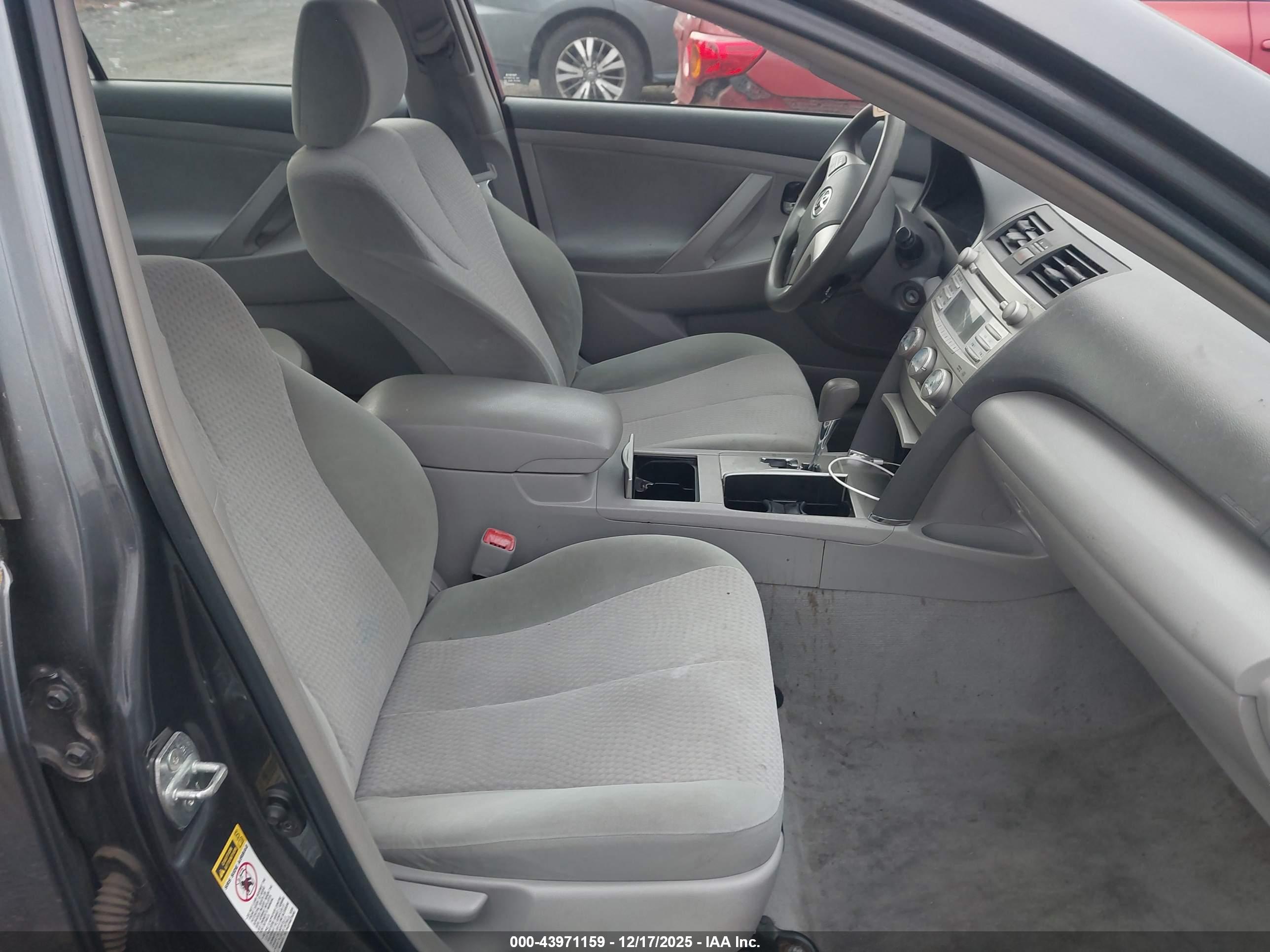 TOYOTA CAMRY image 5