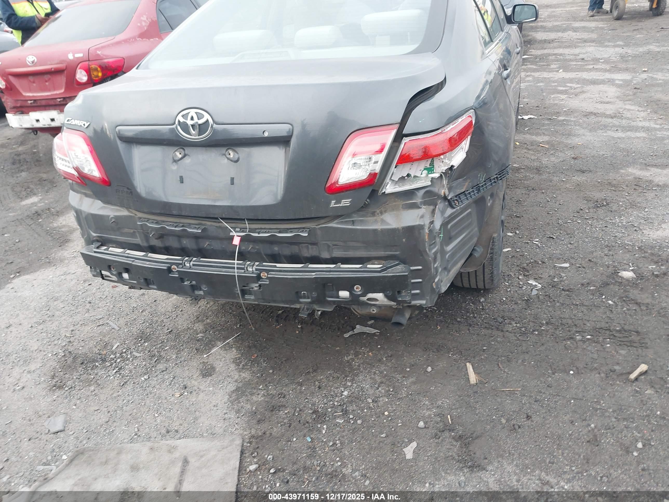 TOYOTA CAMRY image 6