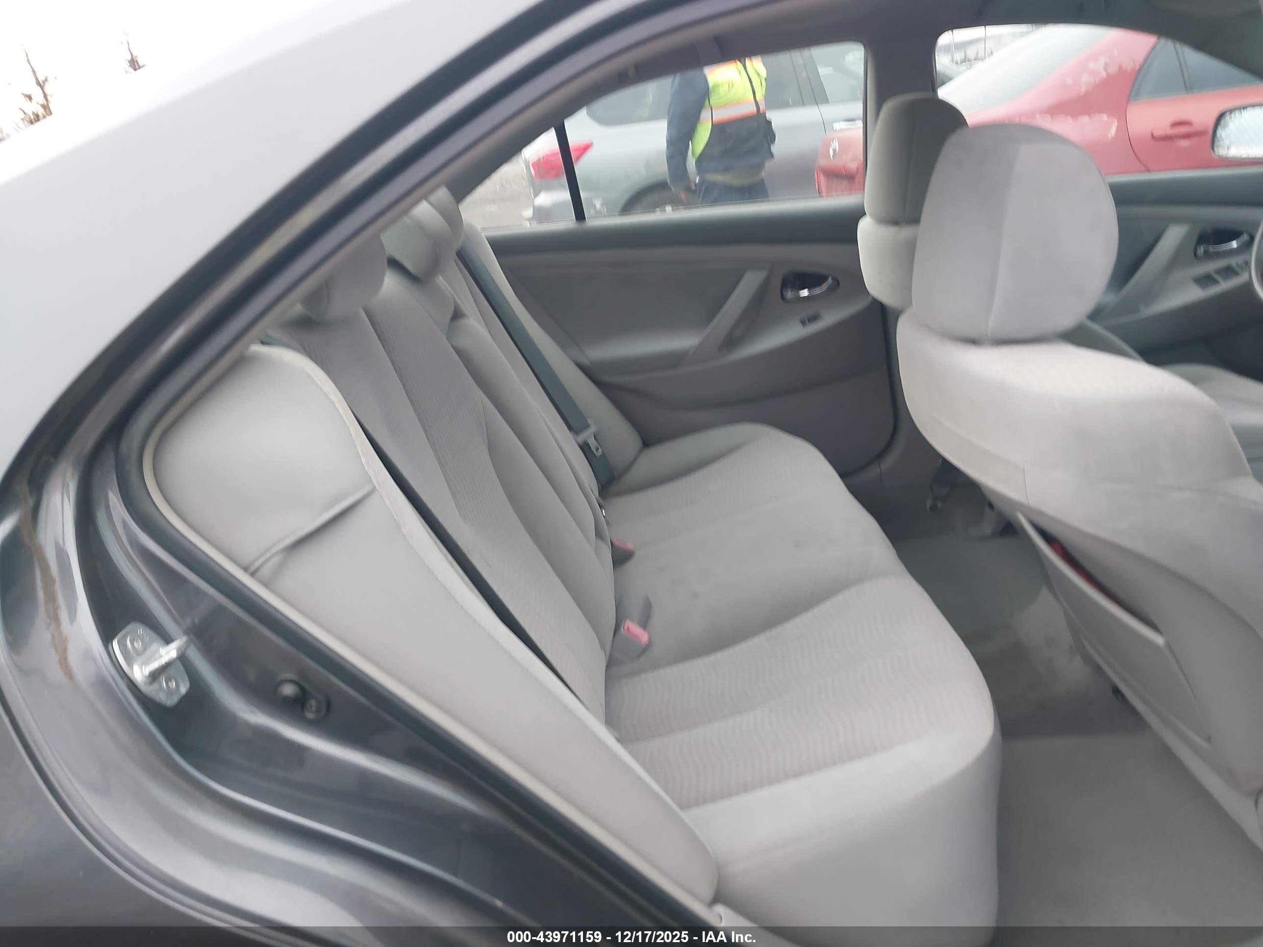 TOYOTA CAMRY image 8