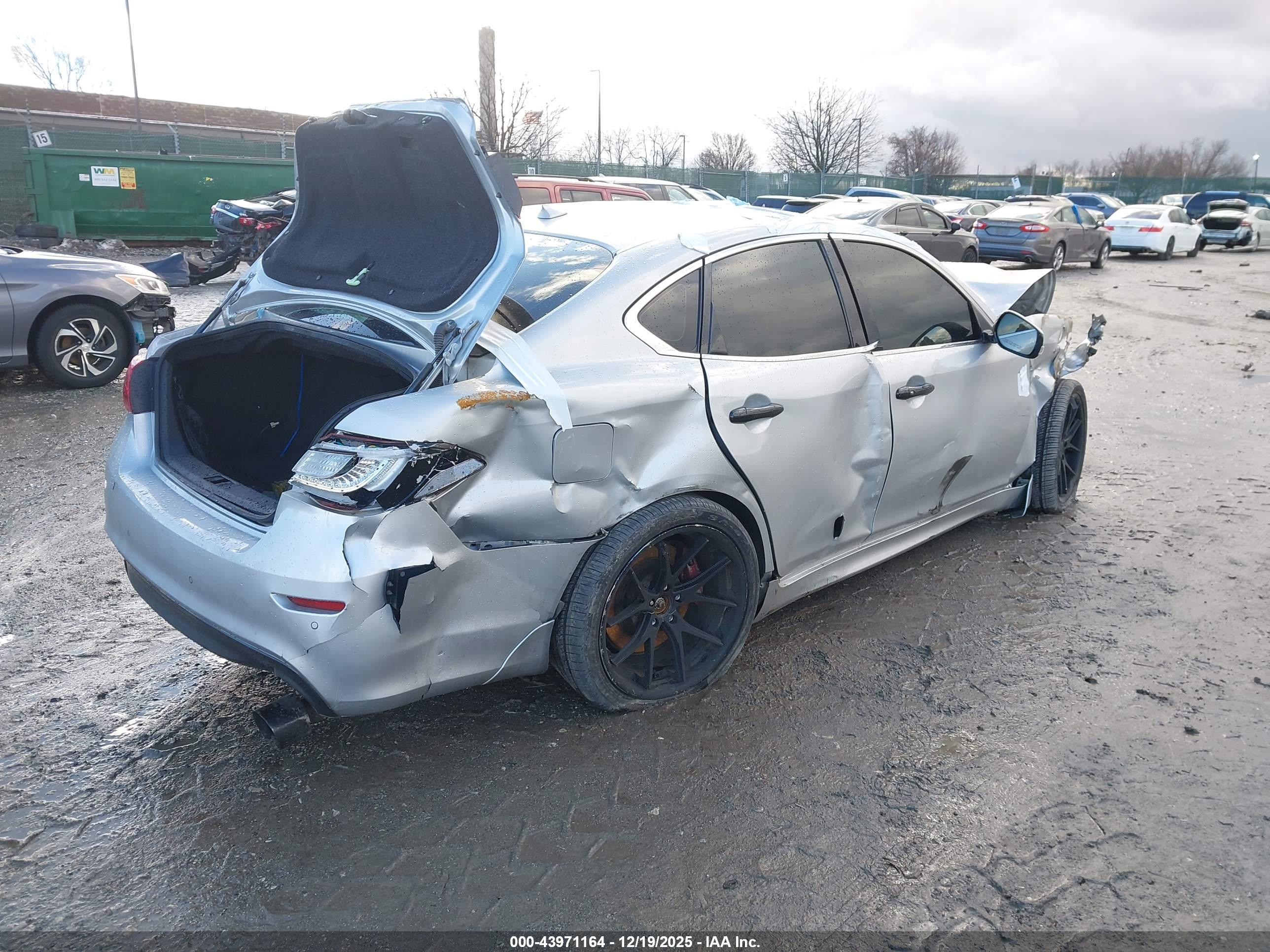 INFINITI Q70 image 4