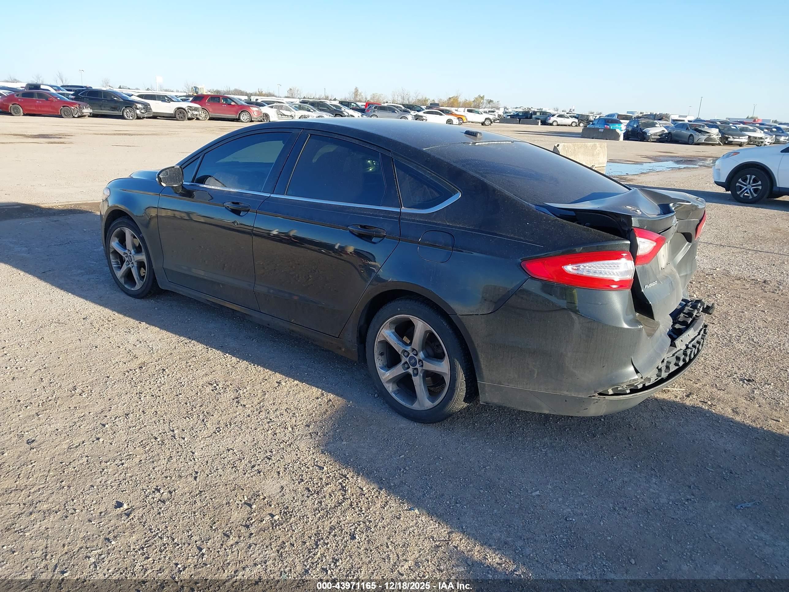 FORD FUSION image 3