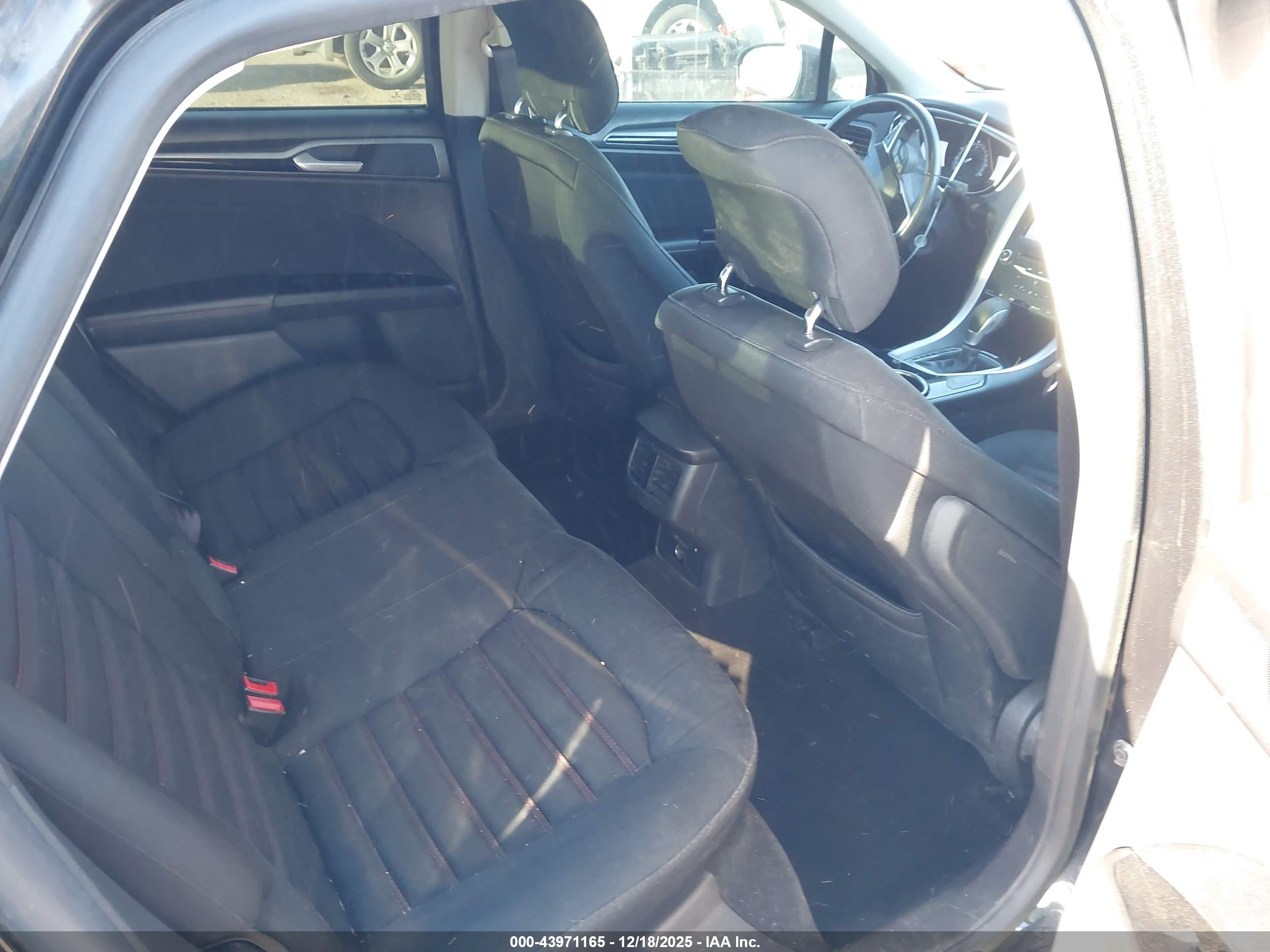 FORD FUSION image 8