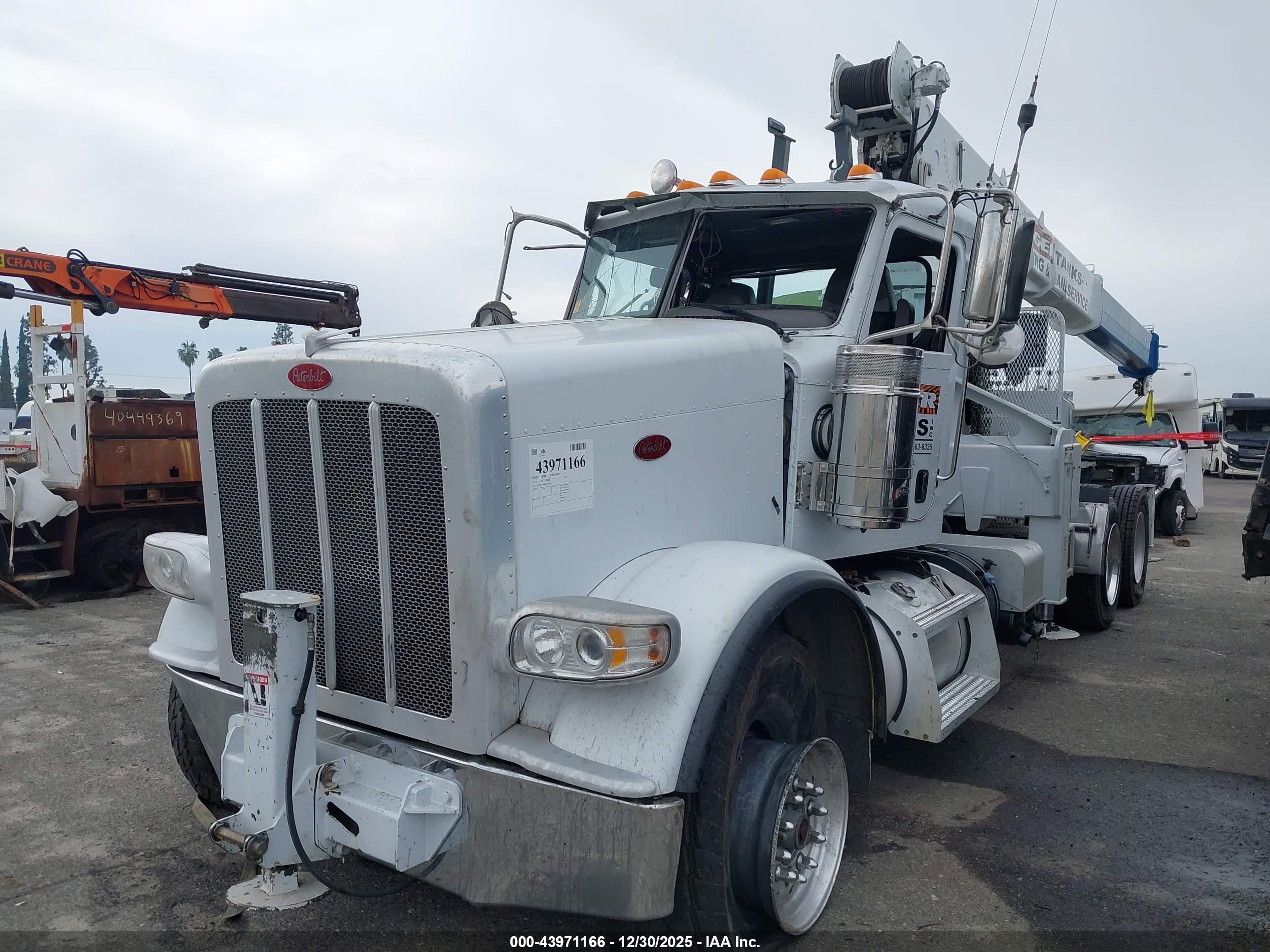 PETERBILT 389 image 2