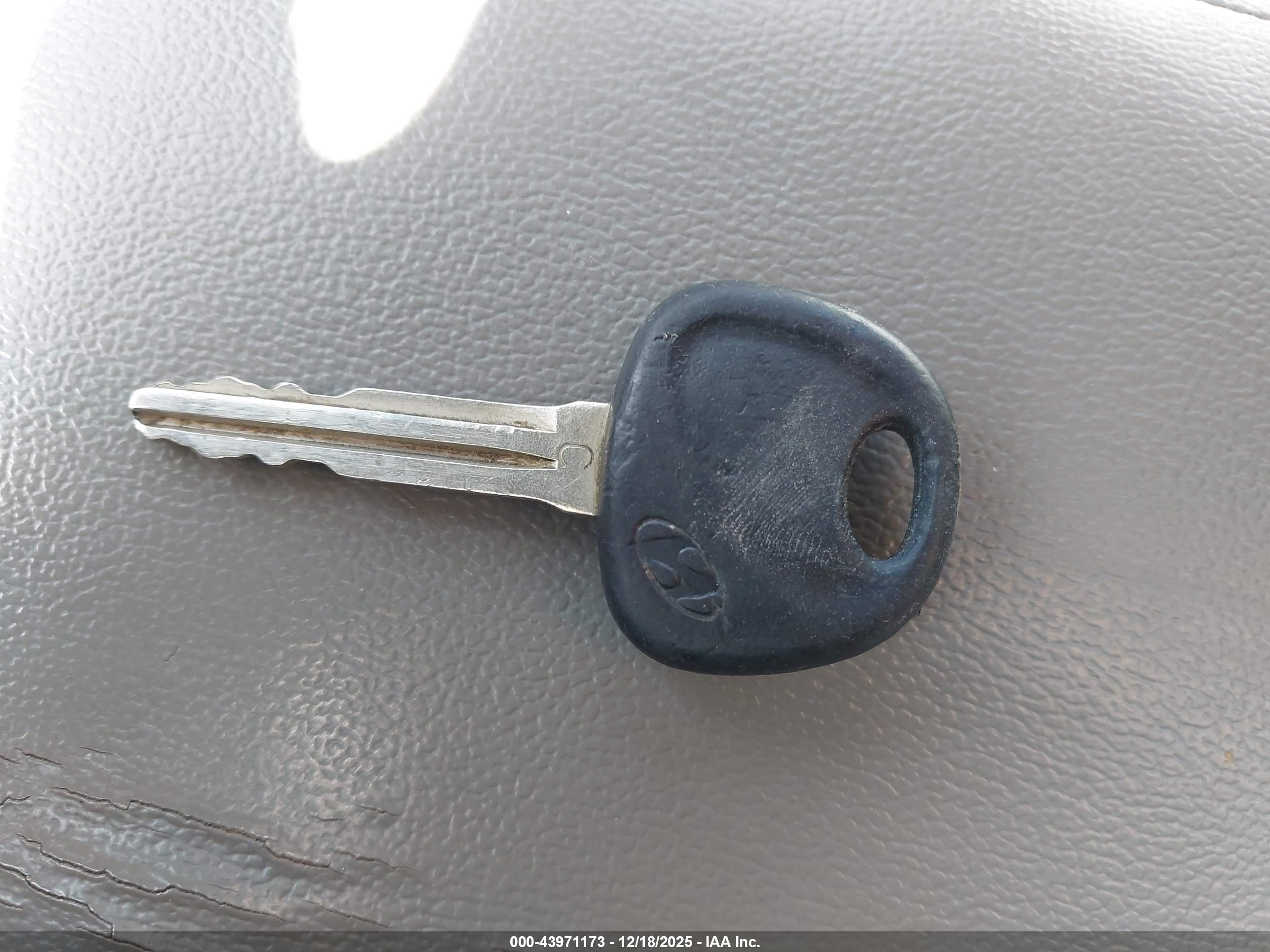 HYUNDAI SANTA image 11