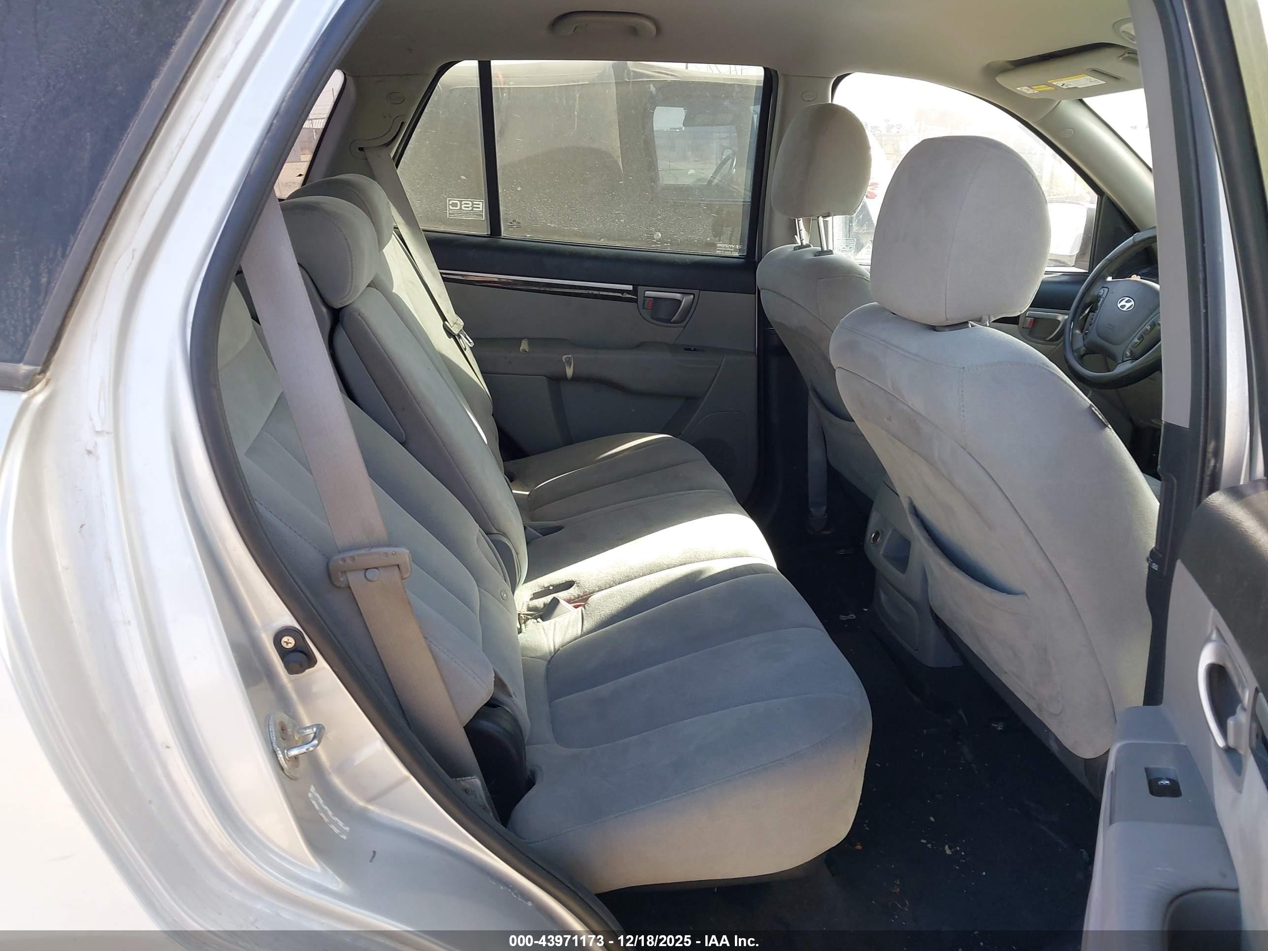 HYUNDAI SANTA image 8