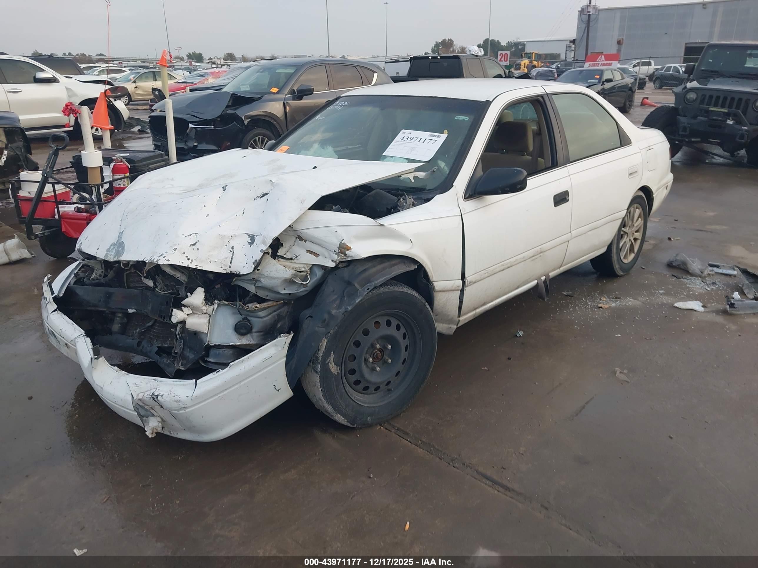 TOYOTA CAMRY image 2