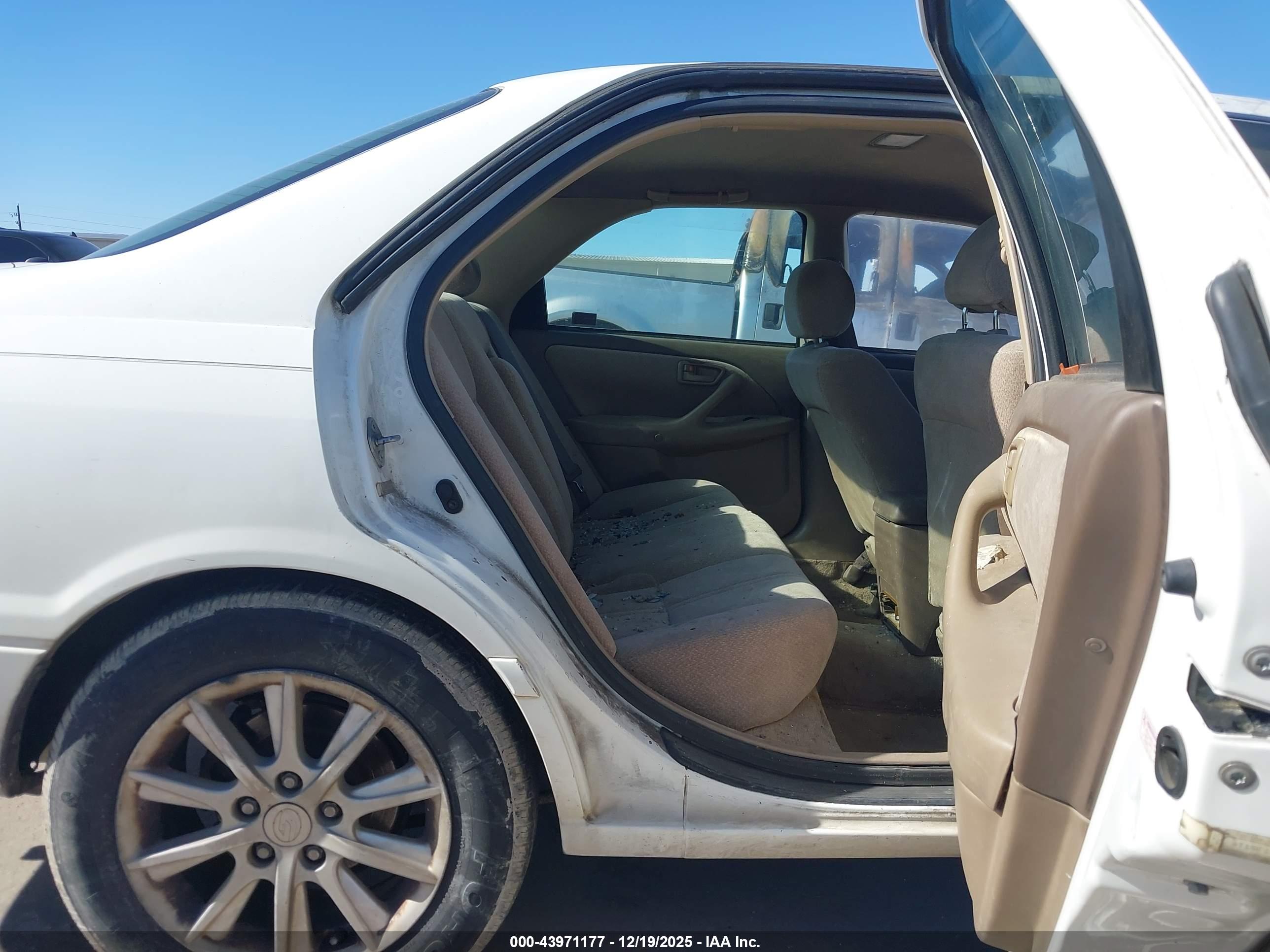 TOYOTA CAMRY image 8