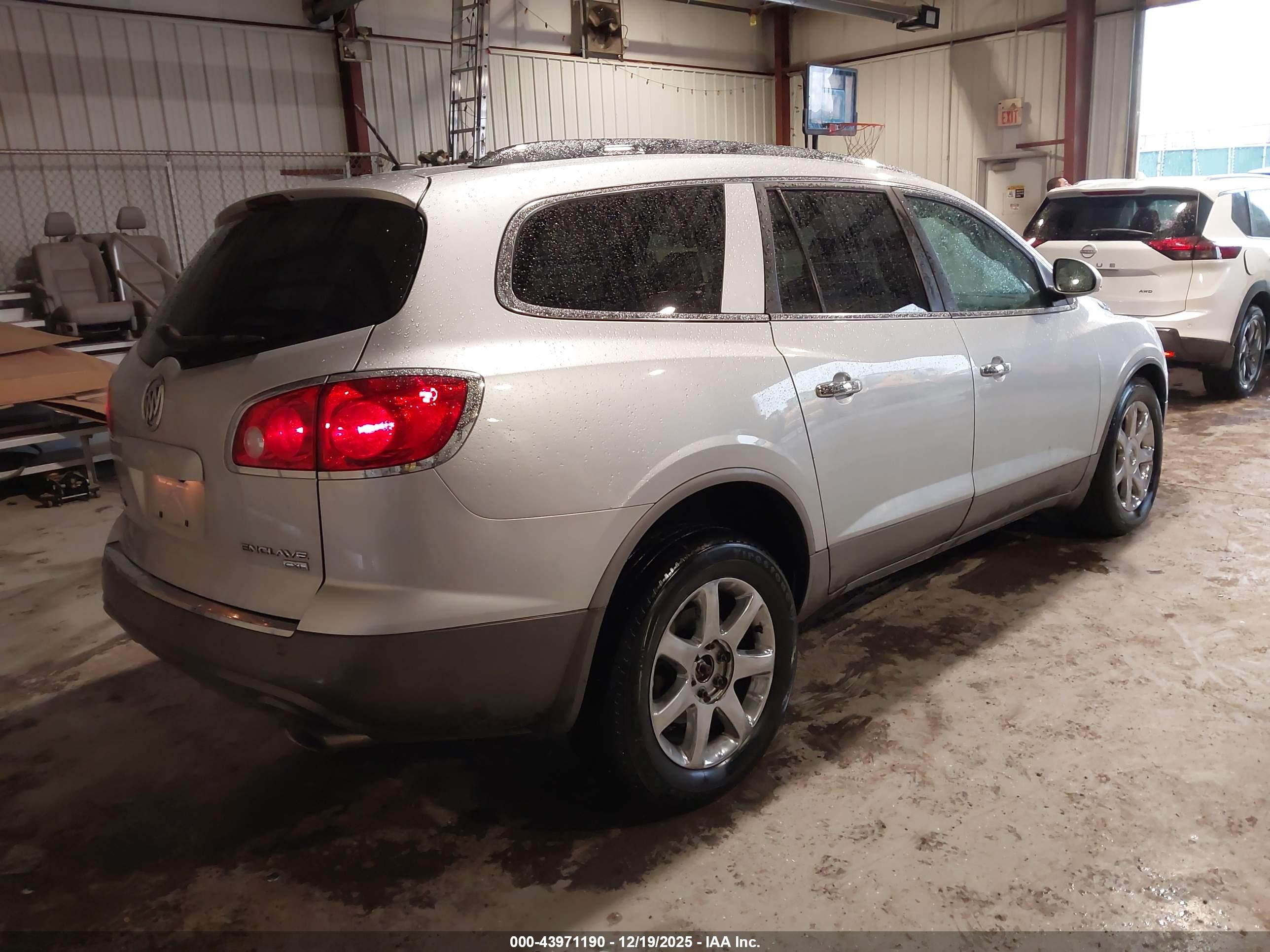 BUICK ENCLAVE image 4