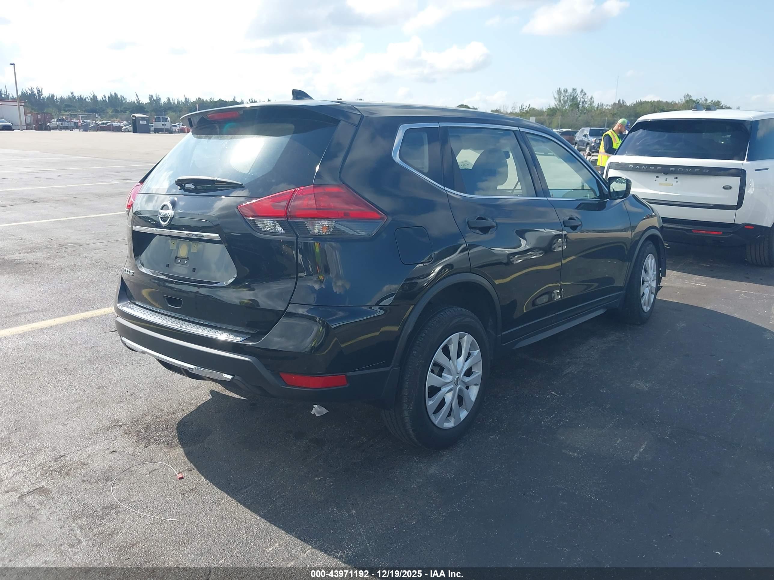 NISSAN ROGUE image 4