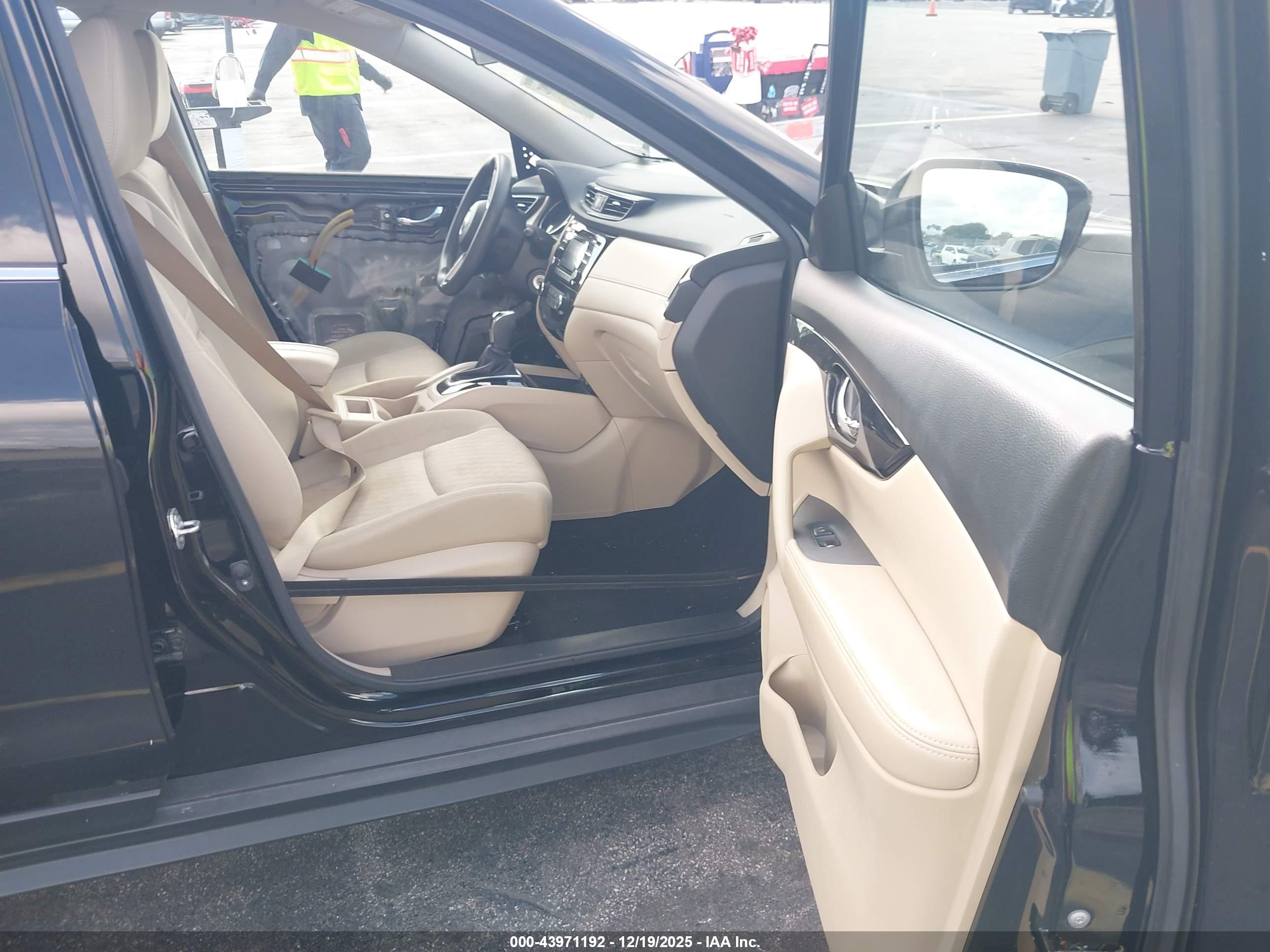 NISSAN ROGUE image 5
