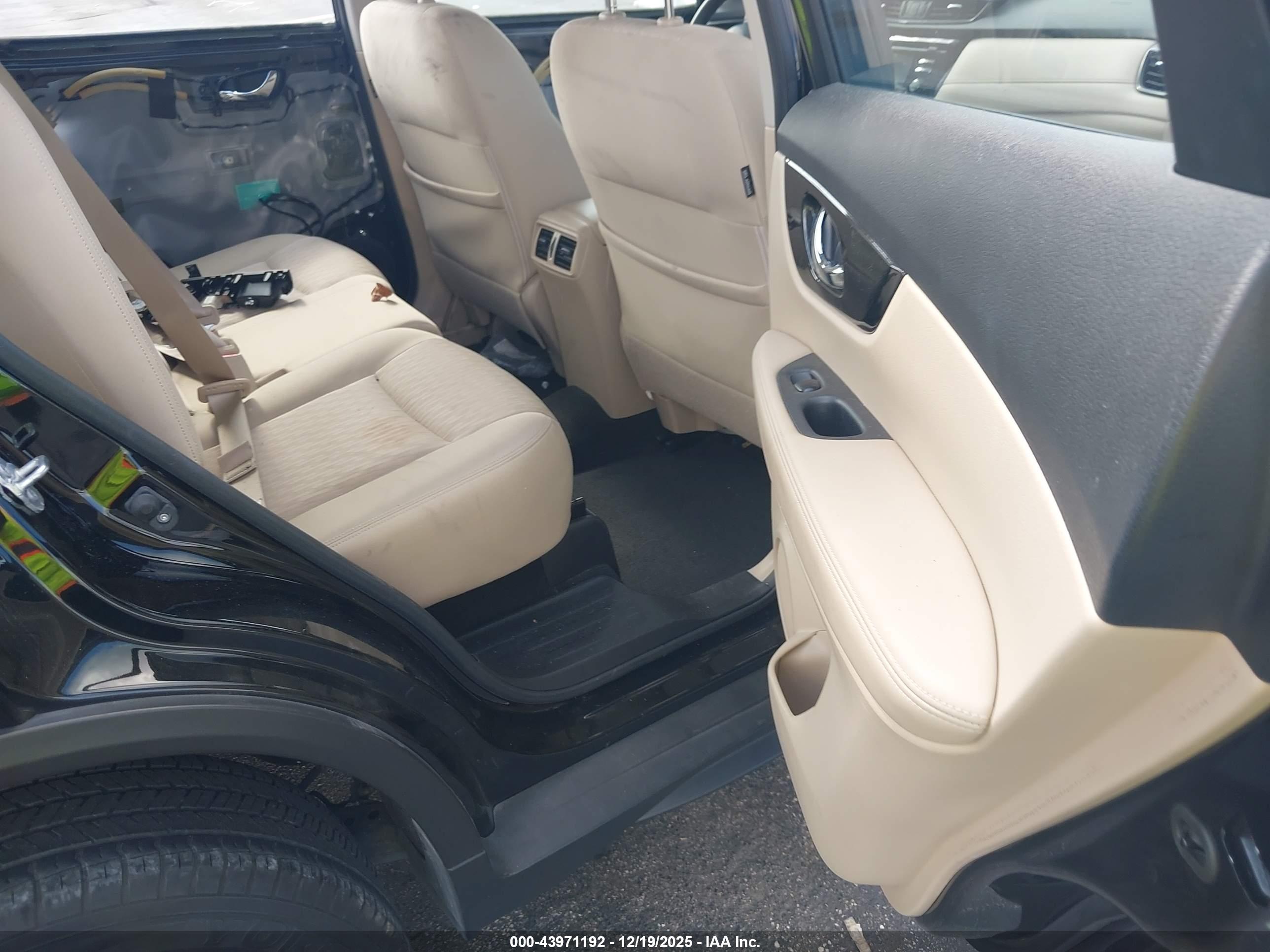 NISSAN ROGUE image 8