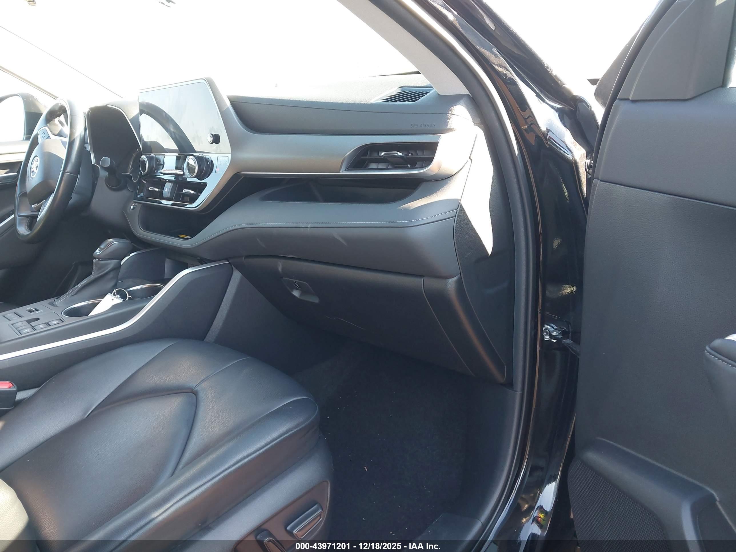 TOYOTA HIGHLANDER image 5