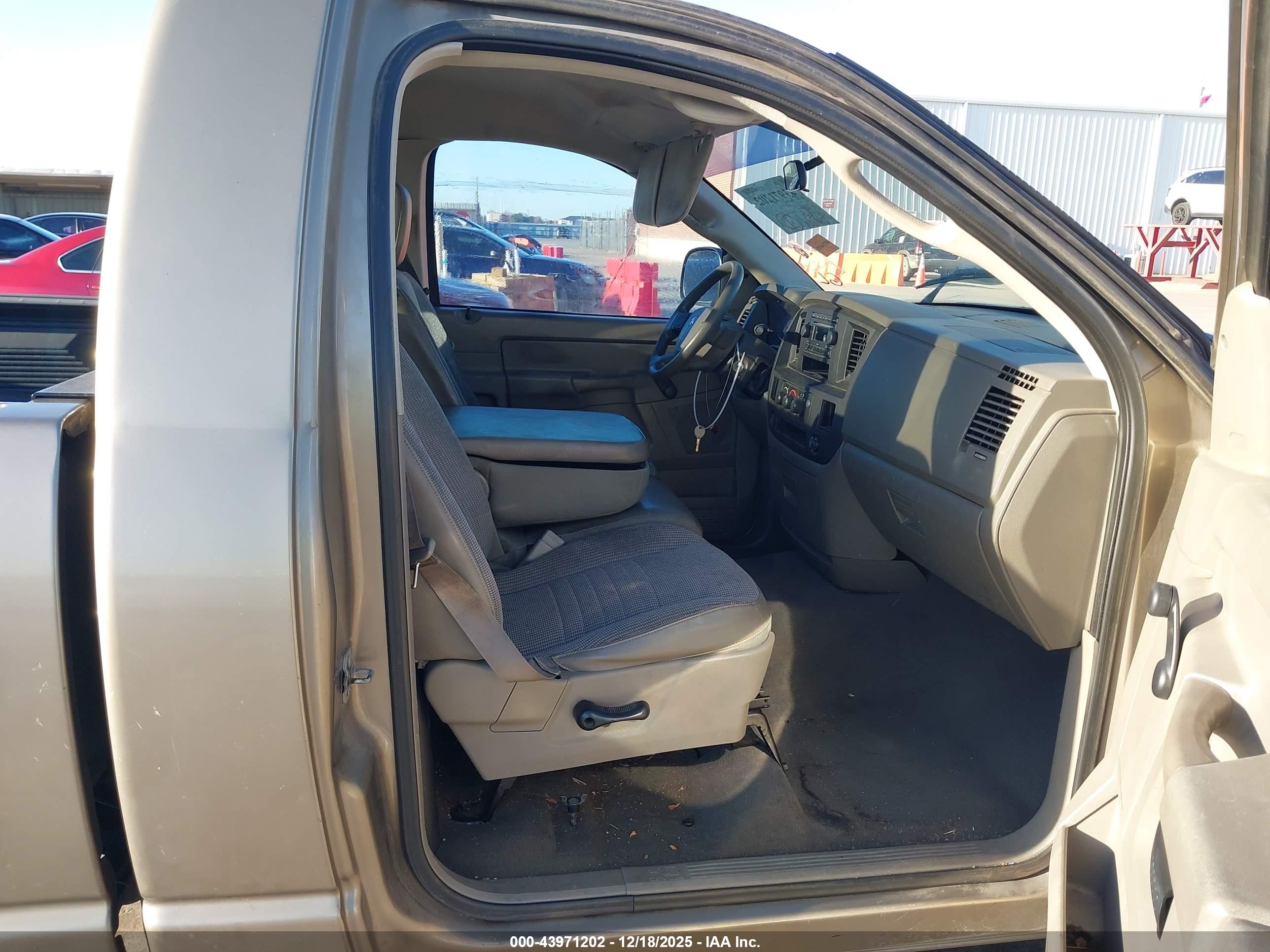 DODGE RAM image 5