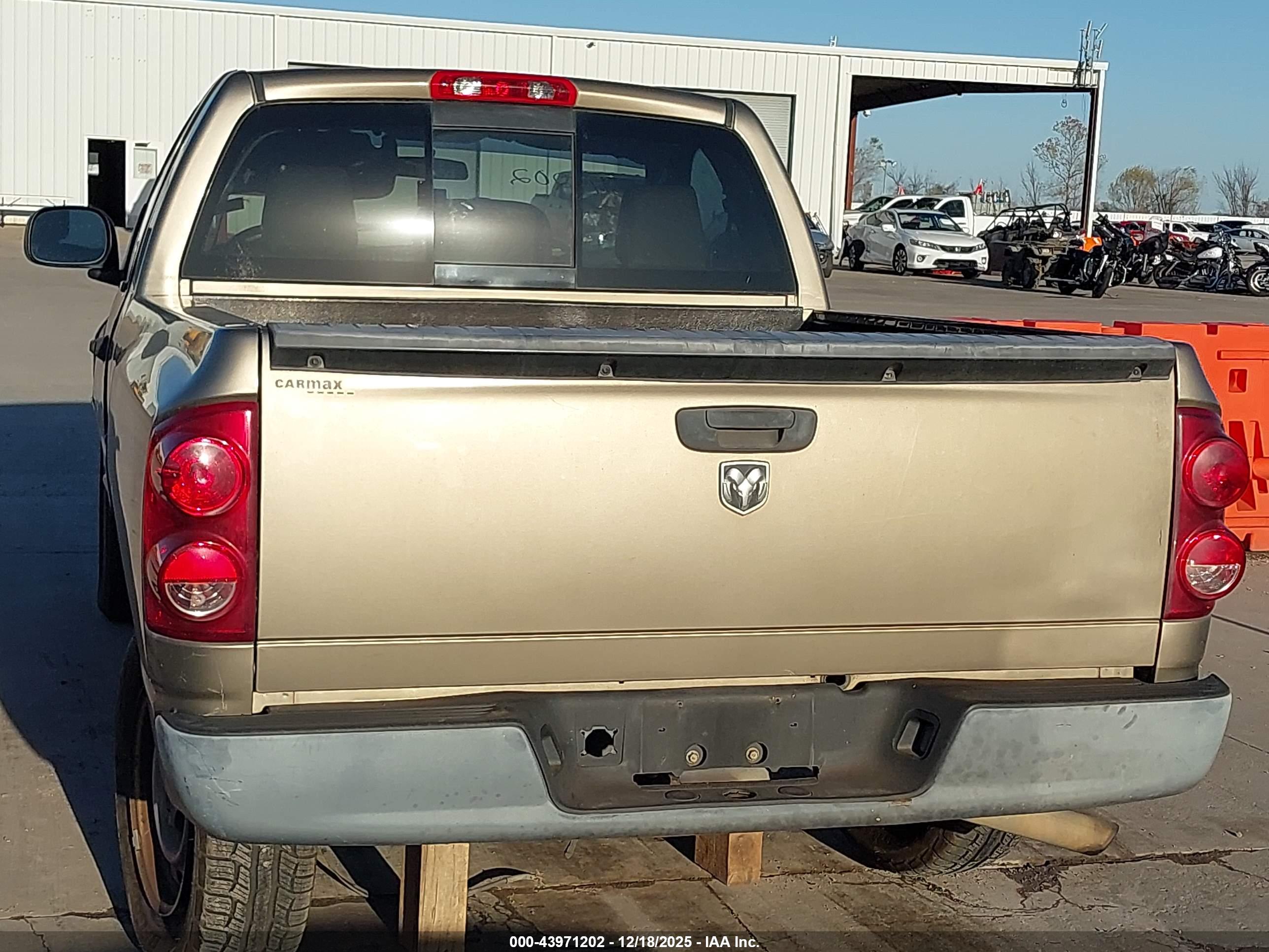 DODGE RAM image 8