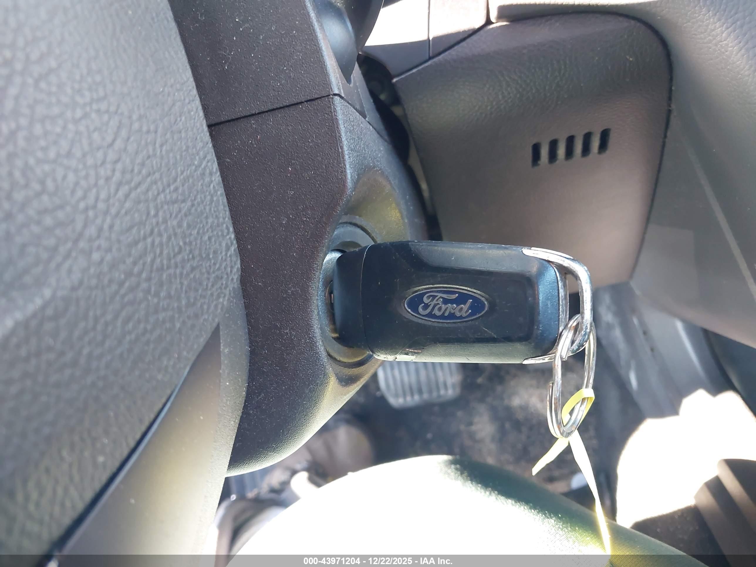 FORD FUSION image 11