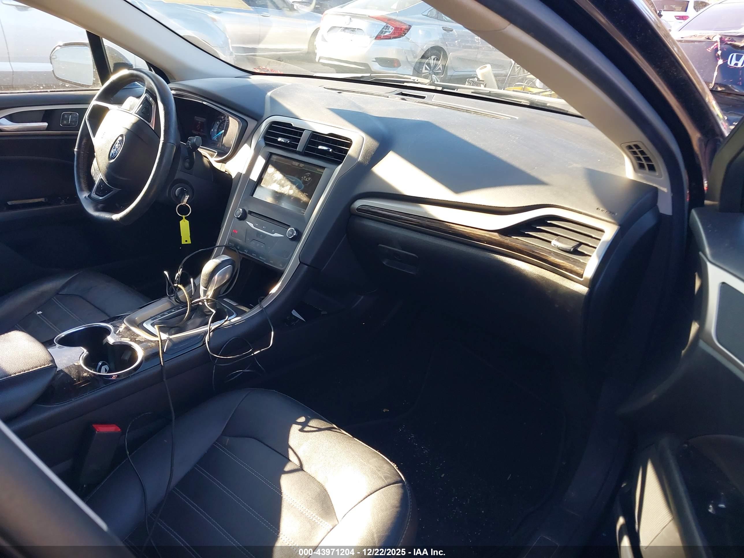 FORD FUSION image 5