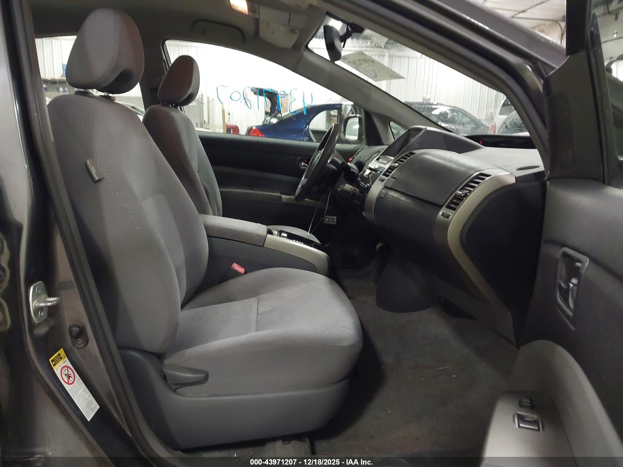 TOYOTA PRIUS image 5