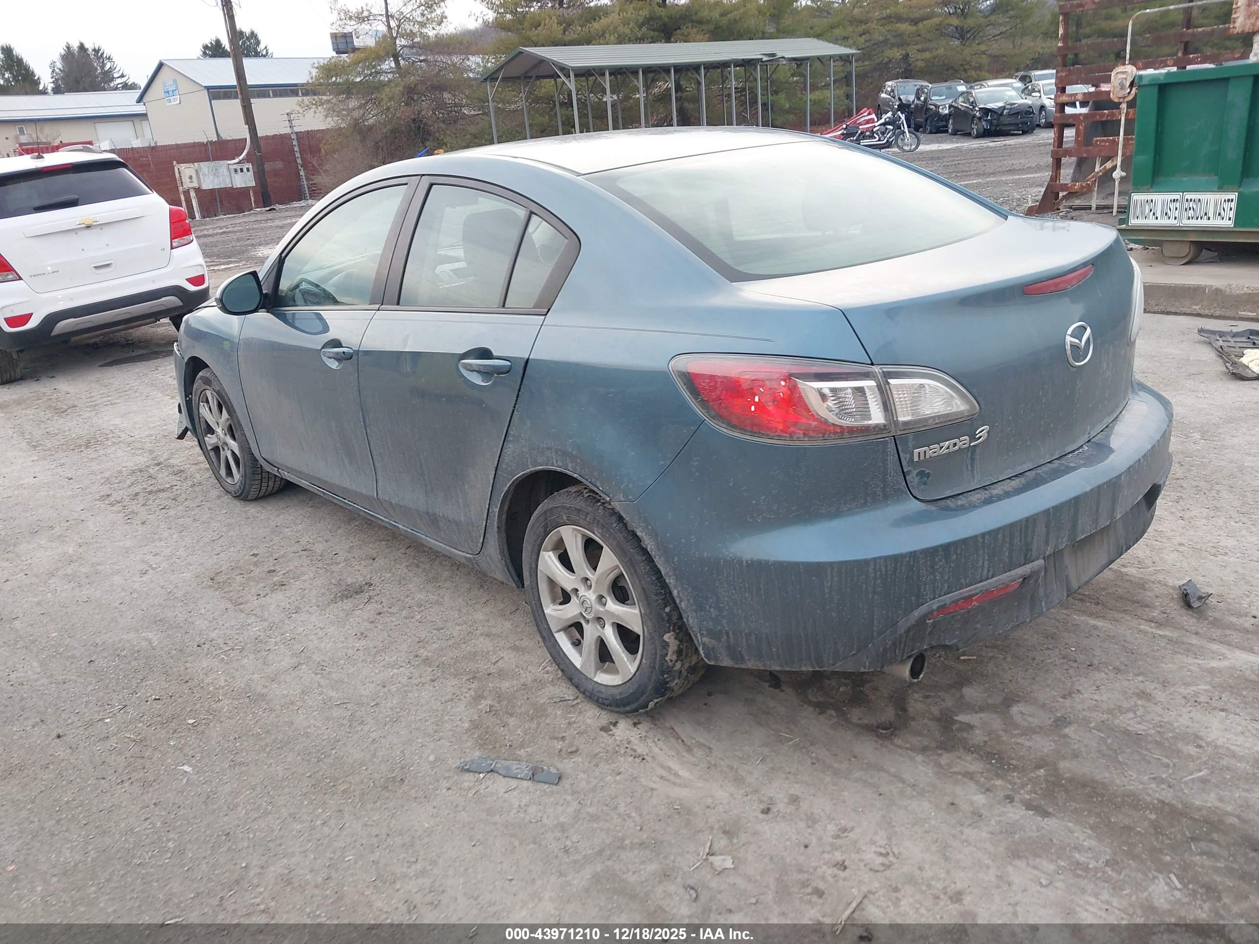 MAZDA MAZDA3 image 3