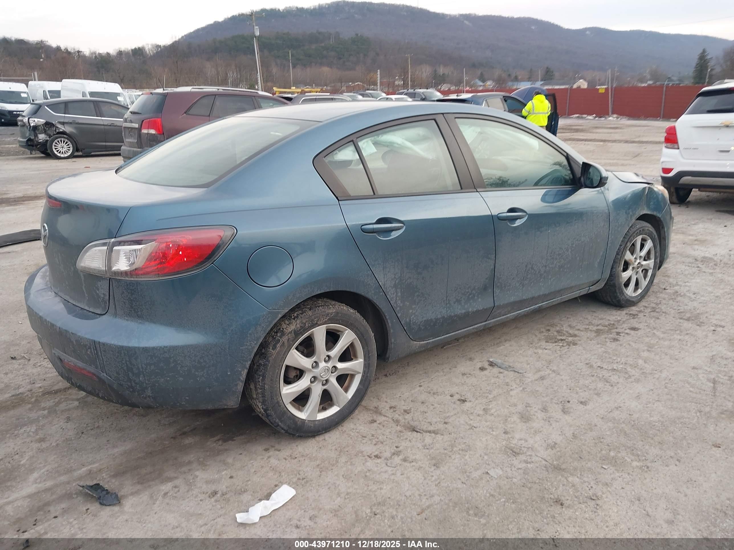 MAZDA MAZDA3 image 4