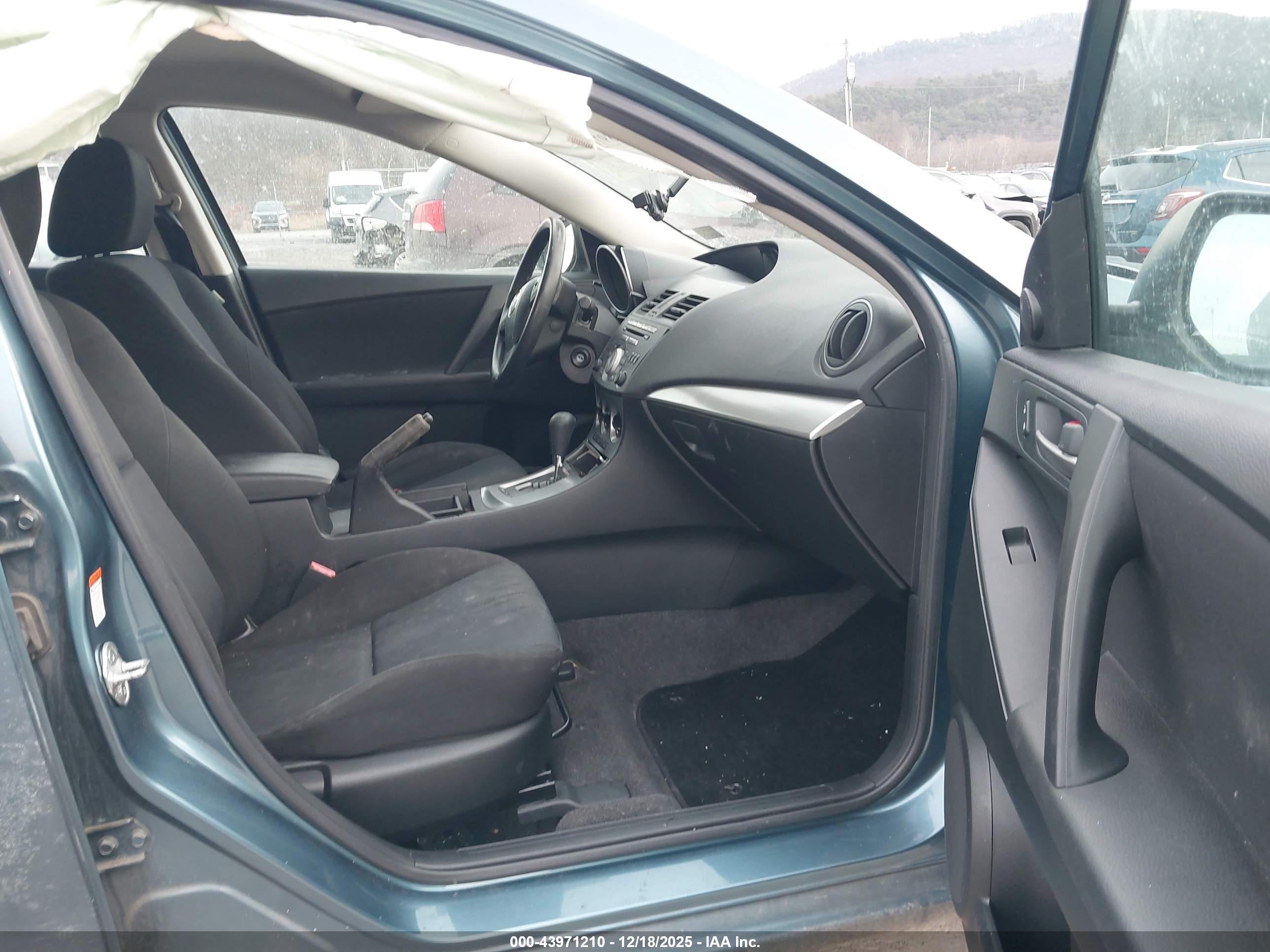 MAZDA MAZDA3 image 5