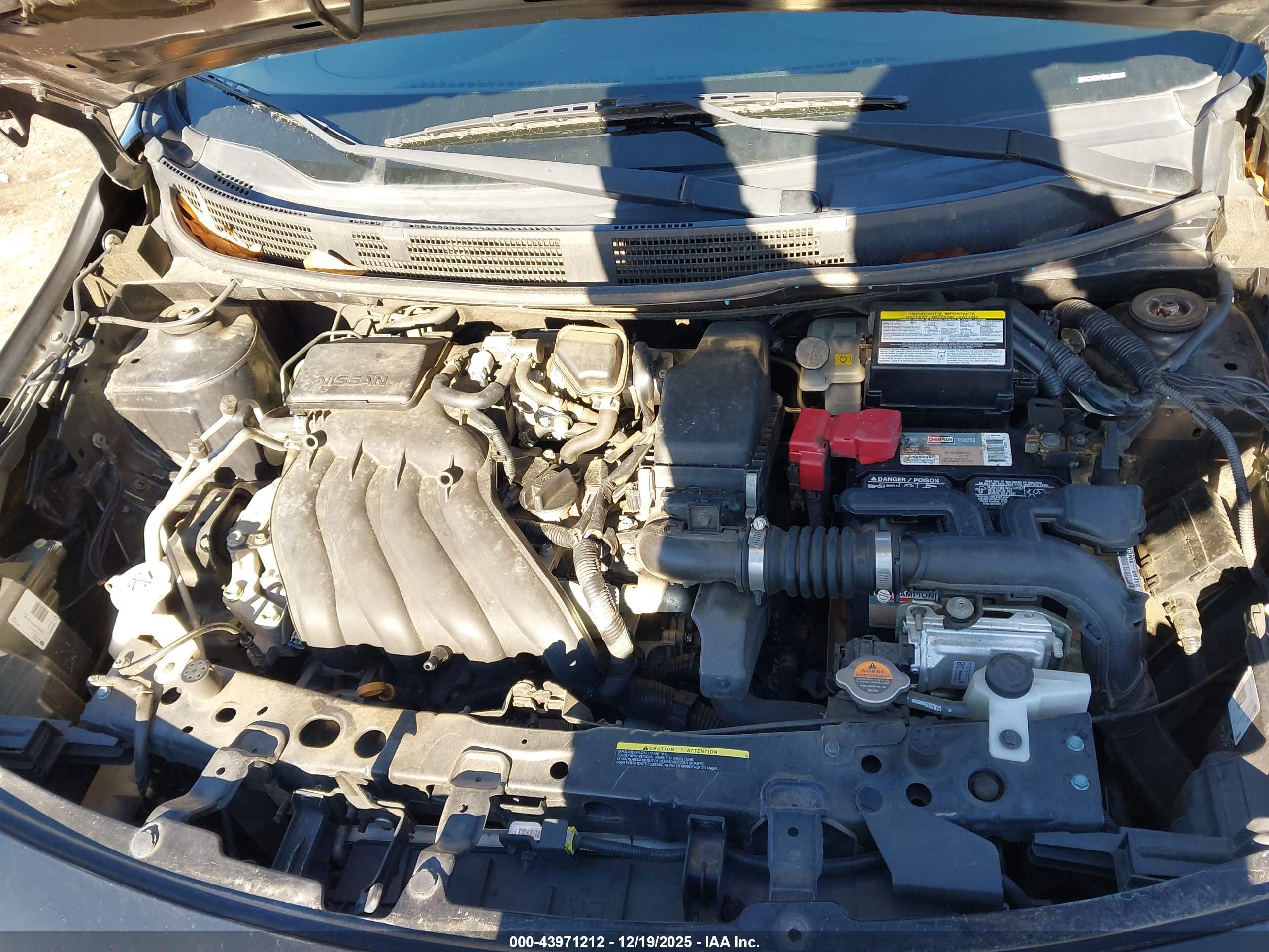 NISSAN VERSA image 10