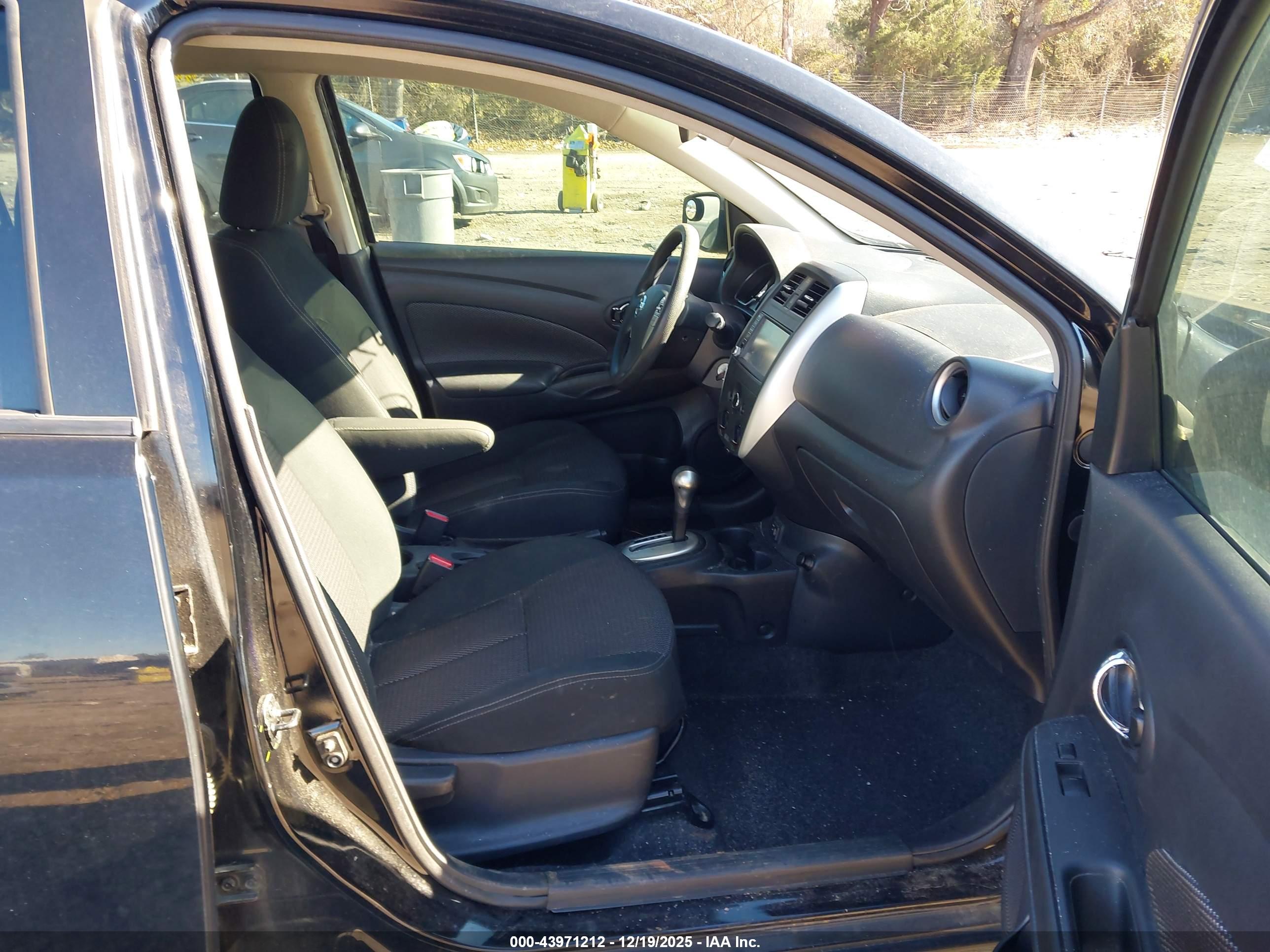 NISSAN VERSA image 5