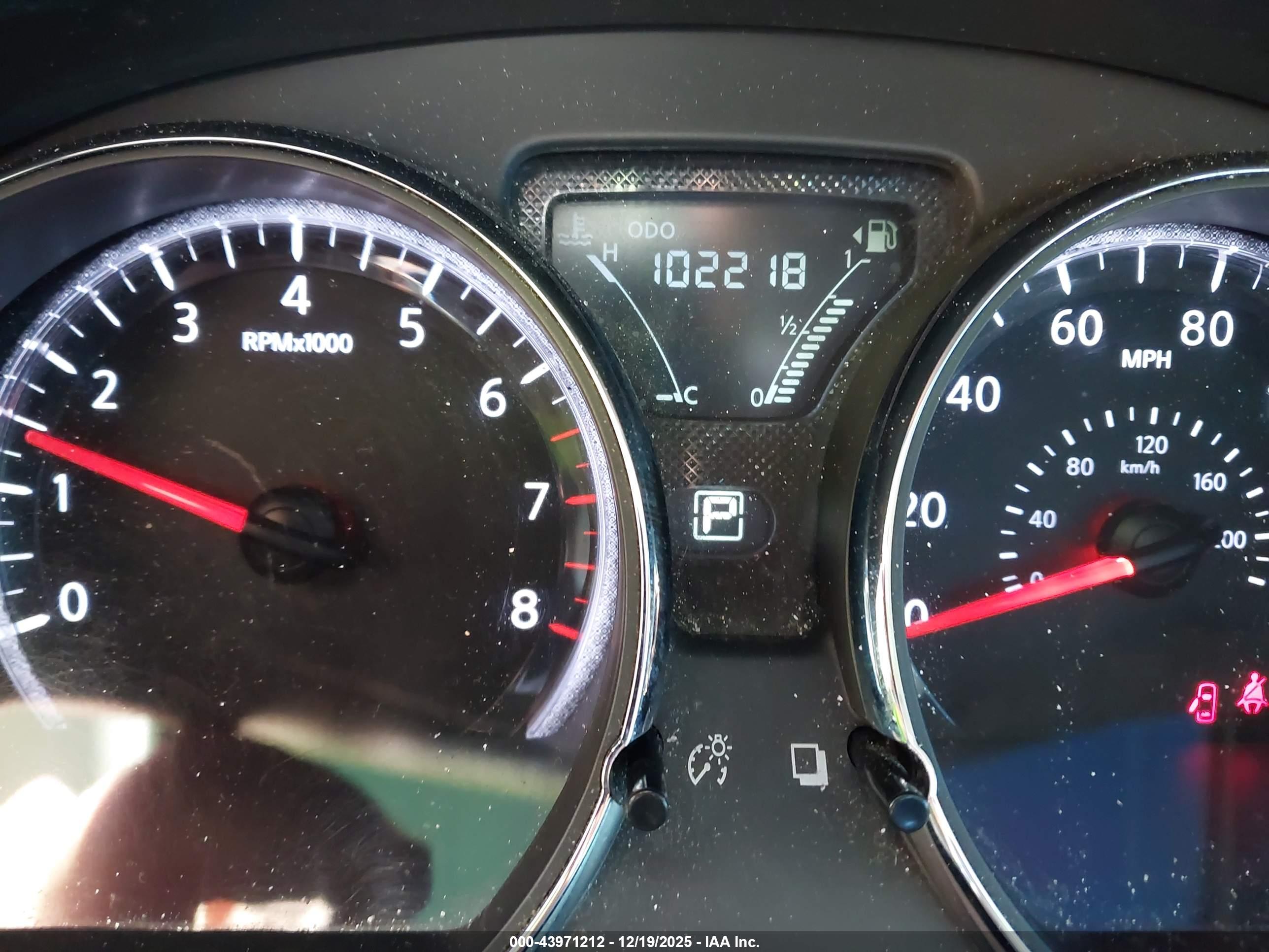 NISSAN VERSA image 7