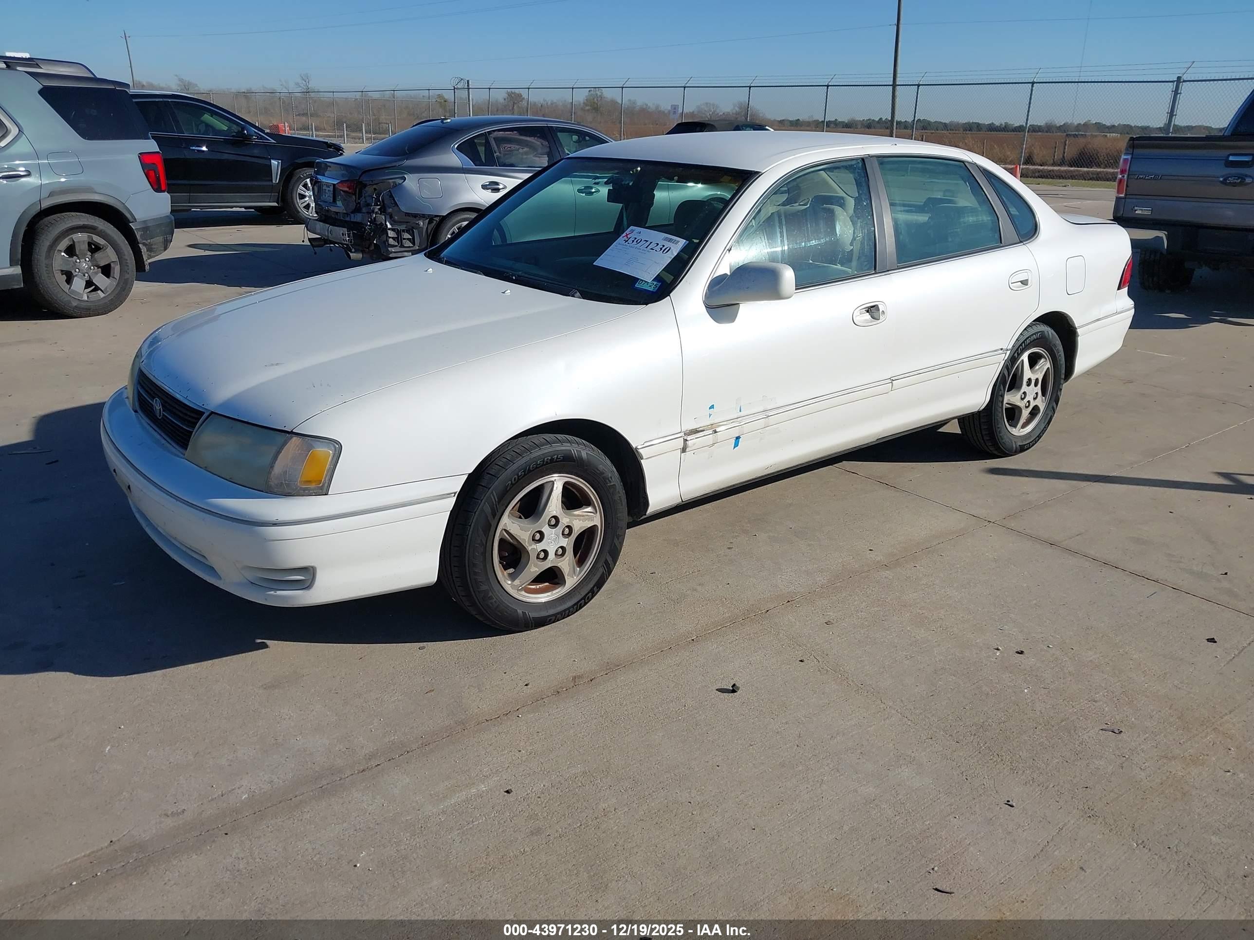 TOYOTA AVALON image 2