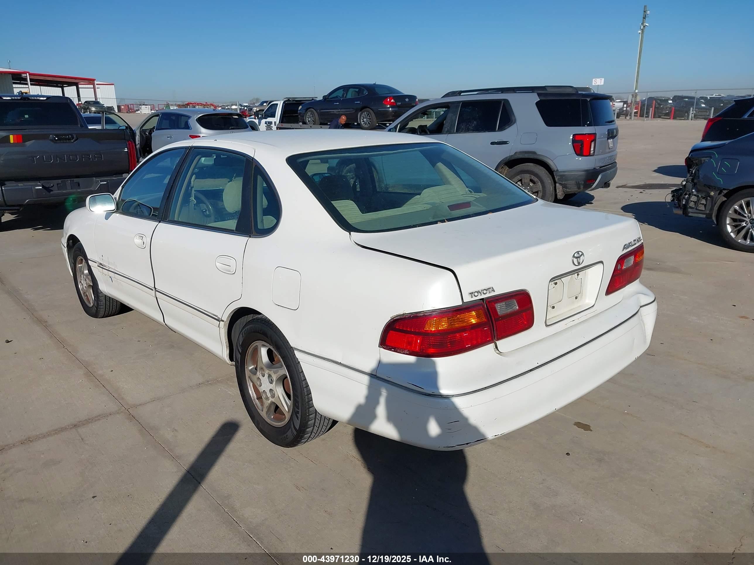 TOYOTA AVALON image 3