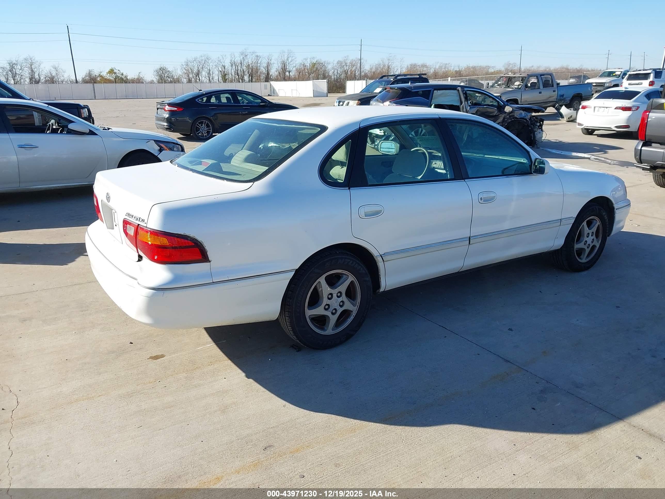 TOYOTA AVALON image 4
