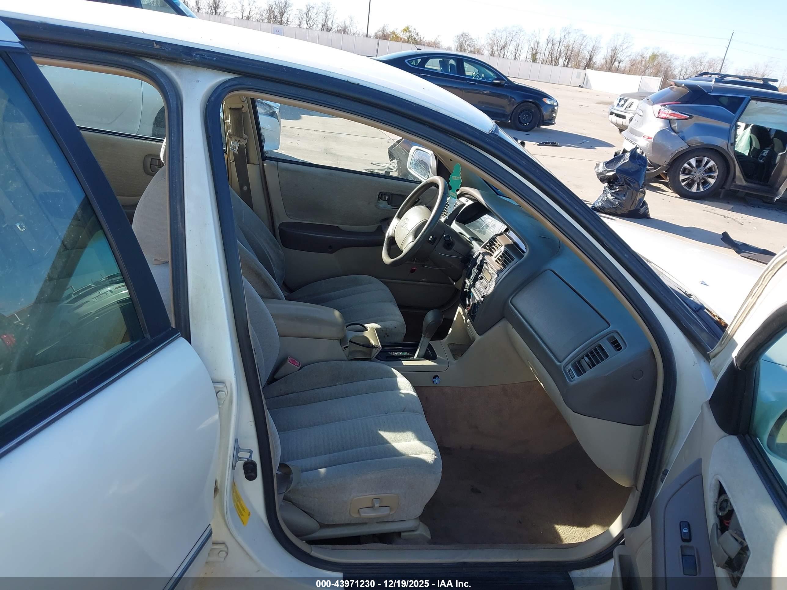 TOYOTA AVALON image 5