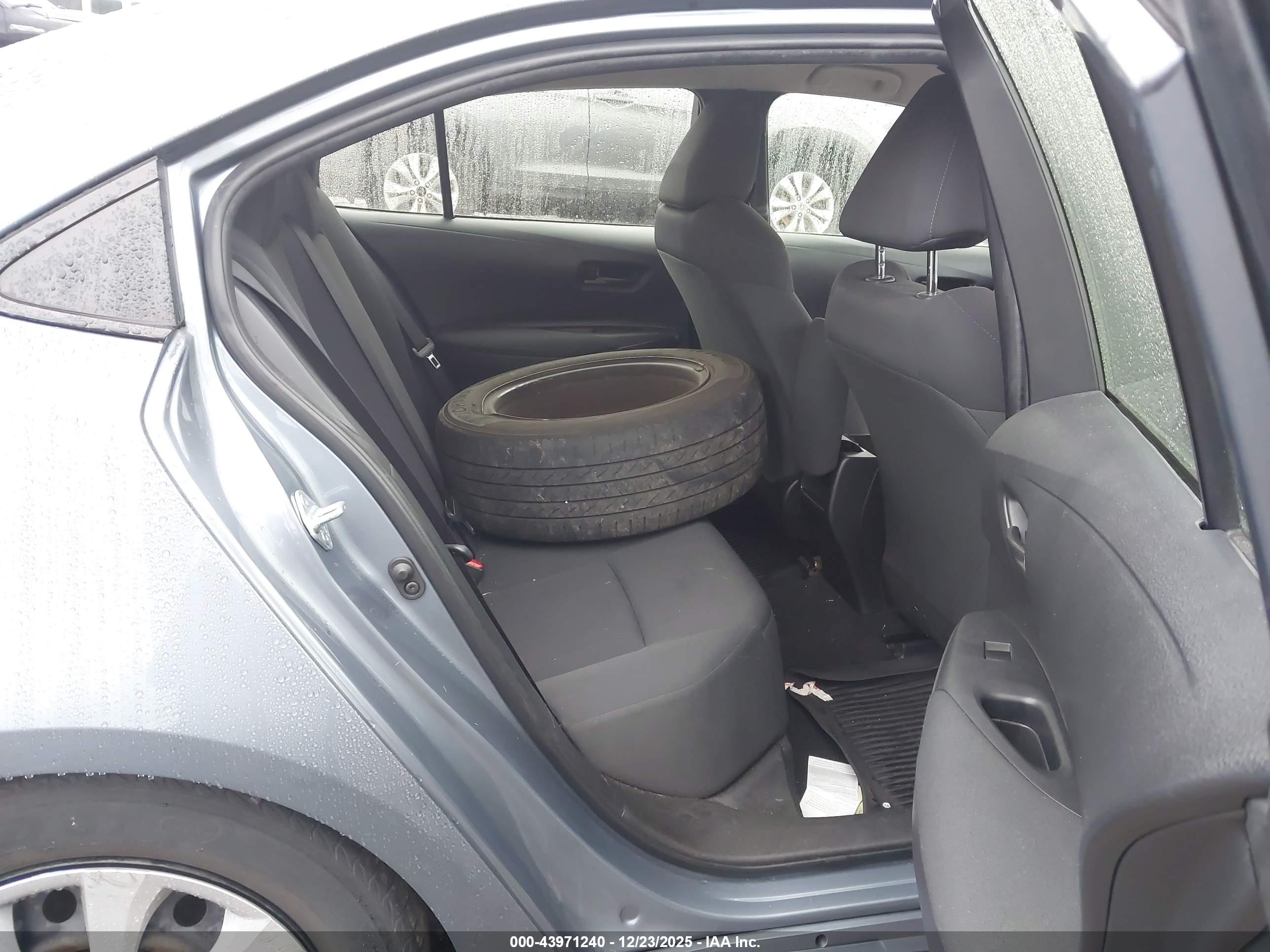 TOYOTA COROLLA image 8