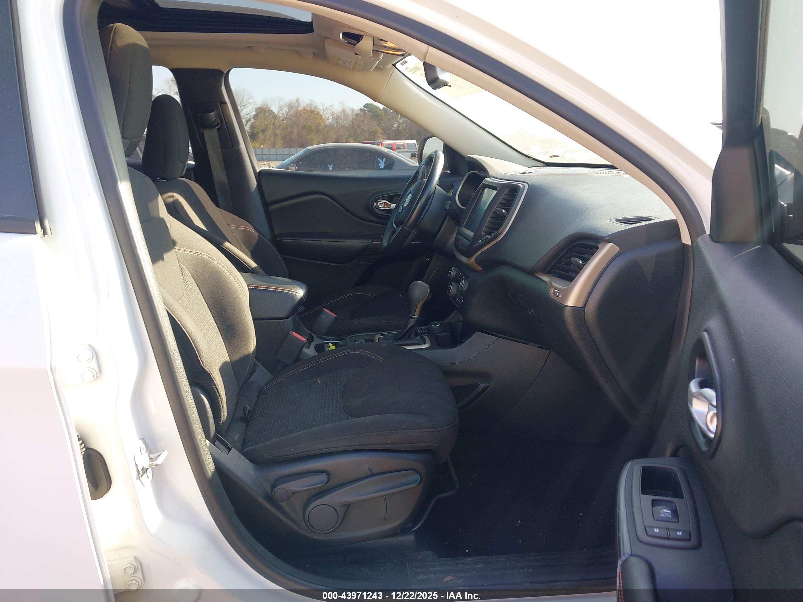 JEEP CHEROKEE image 5