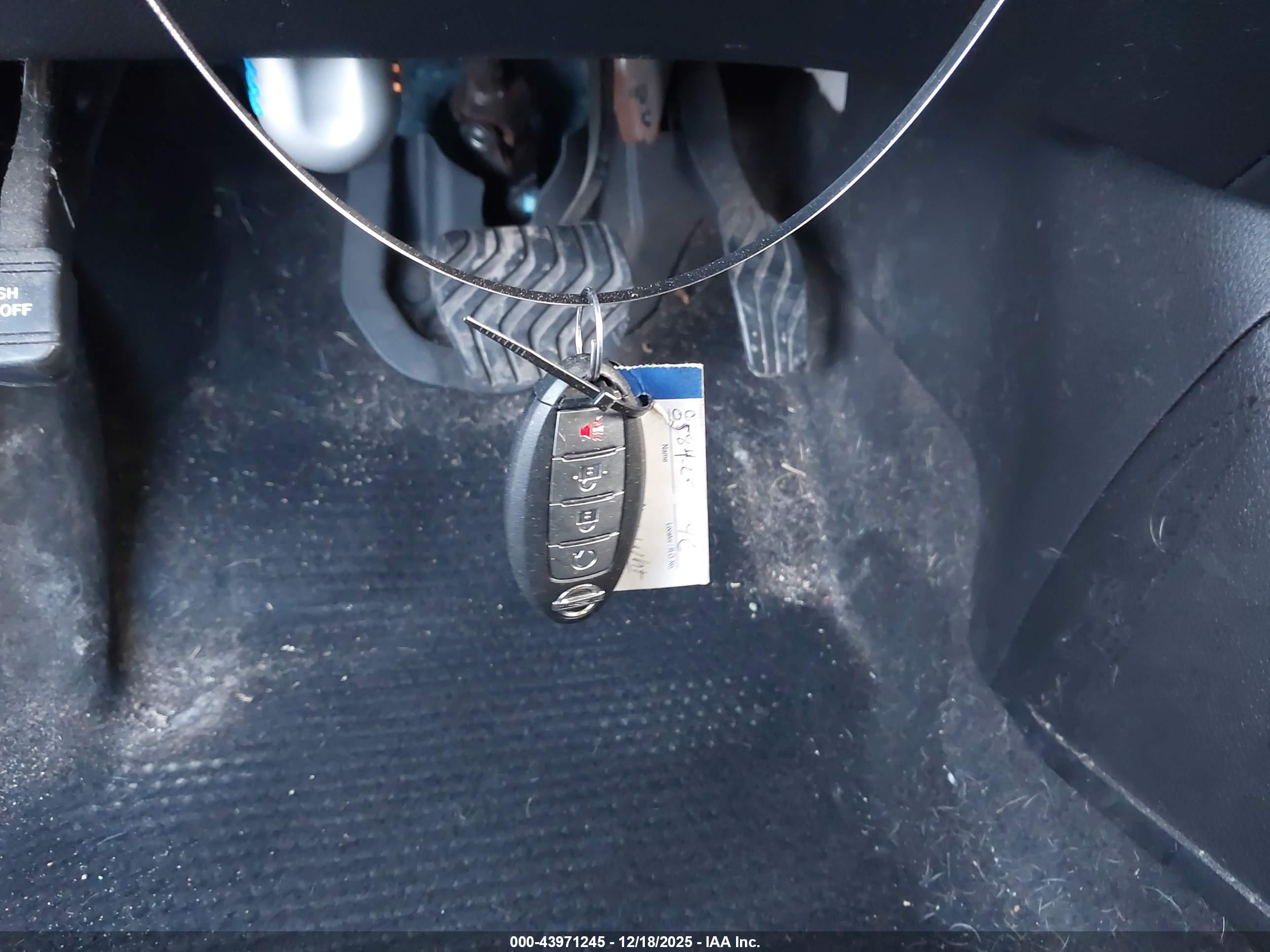 NISSAN ROGUE image 11