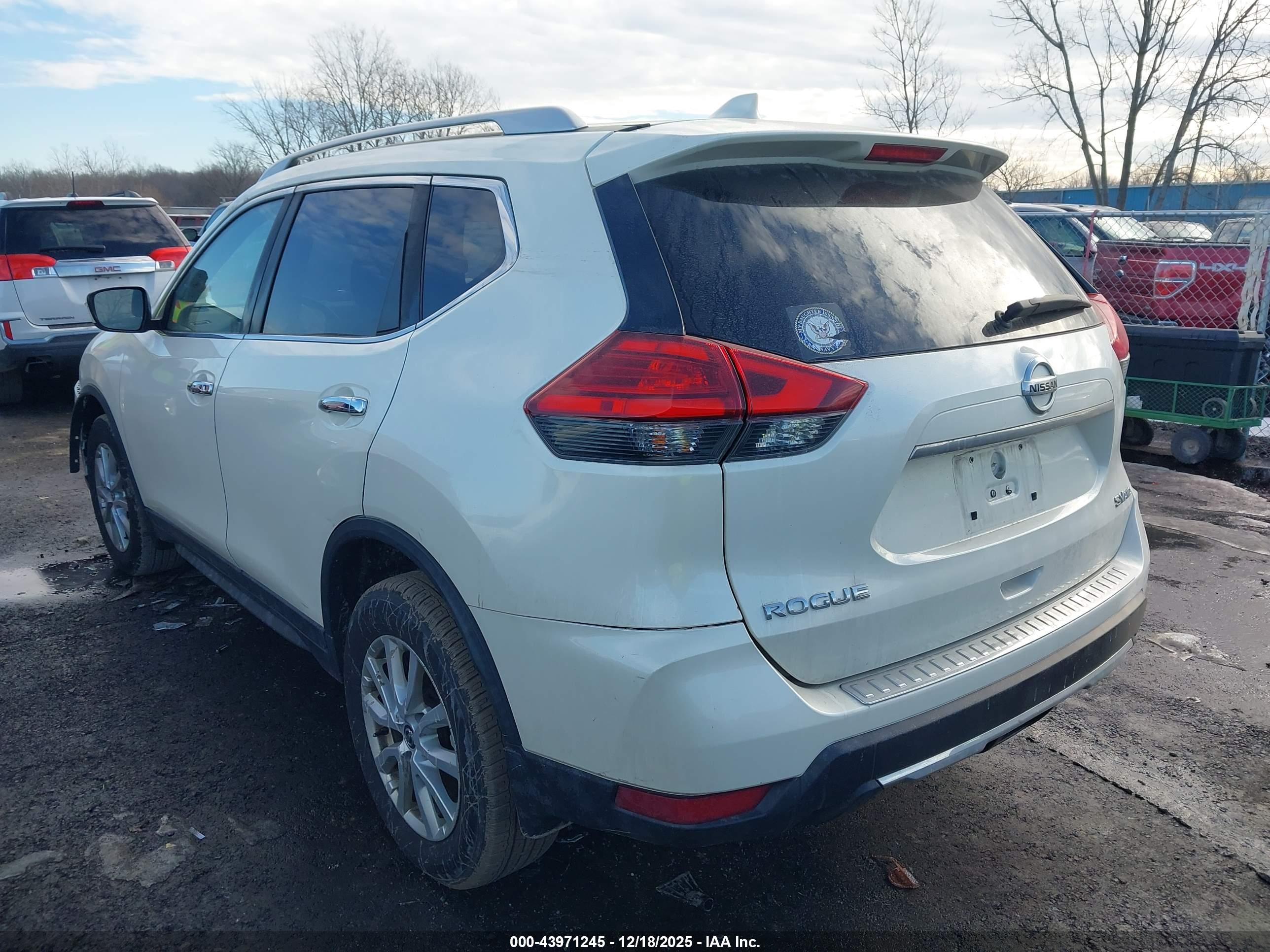 NISSAN ROGUE image 3