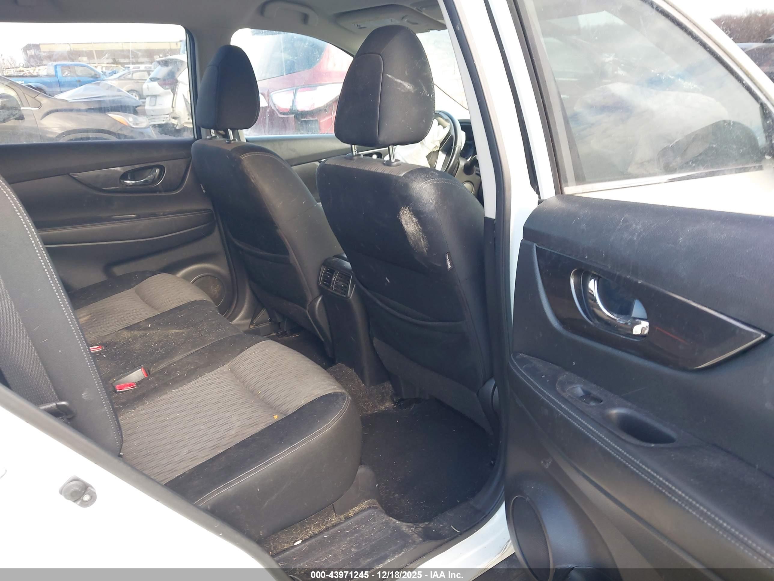 NISSAN ROGUE image 8