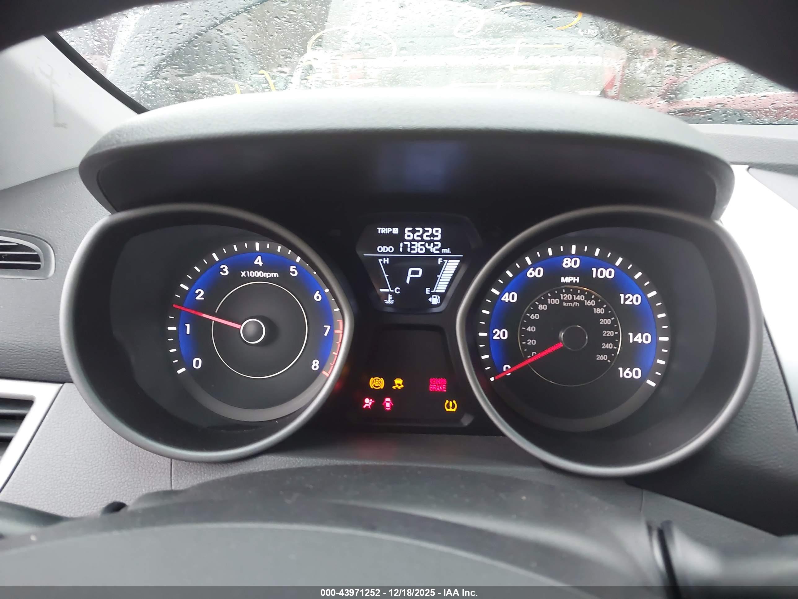 HYUNDAI ELANTRA image 7