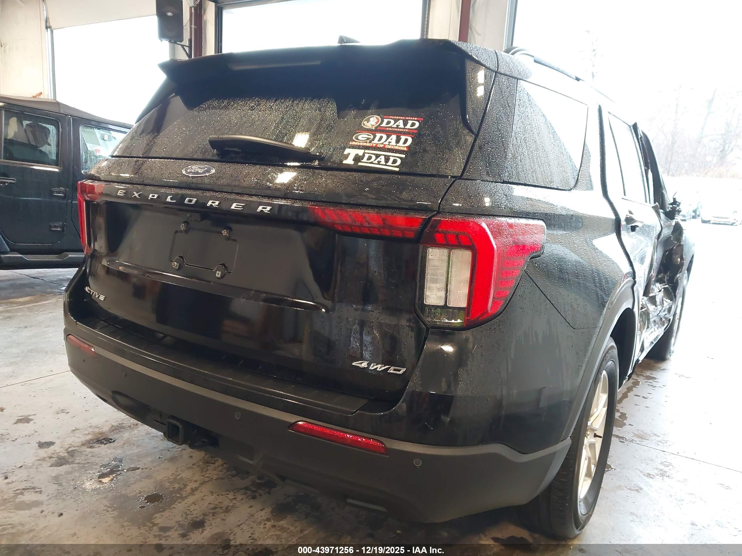 FORD EXPLORER image 4