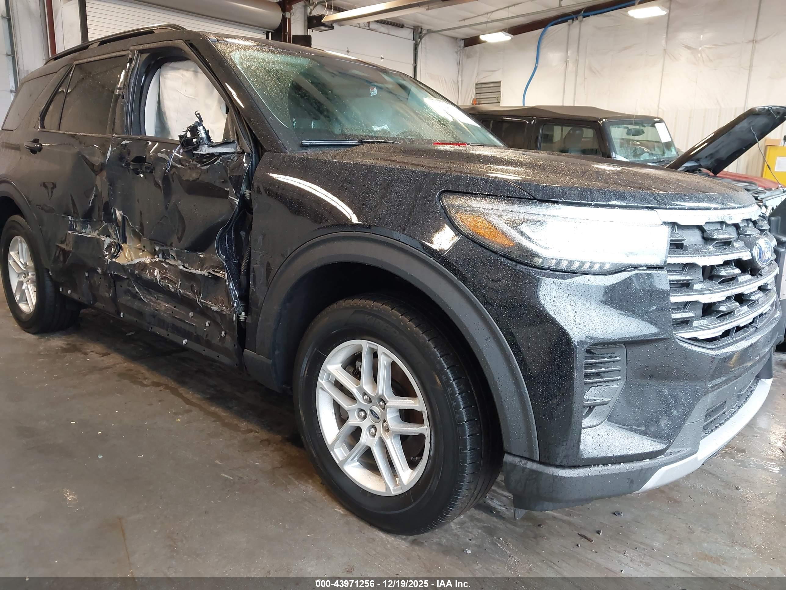 FORD EXPLORER image 6