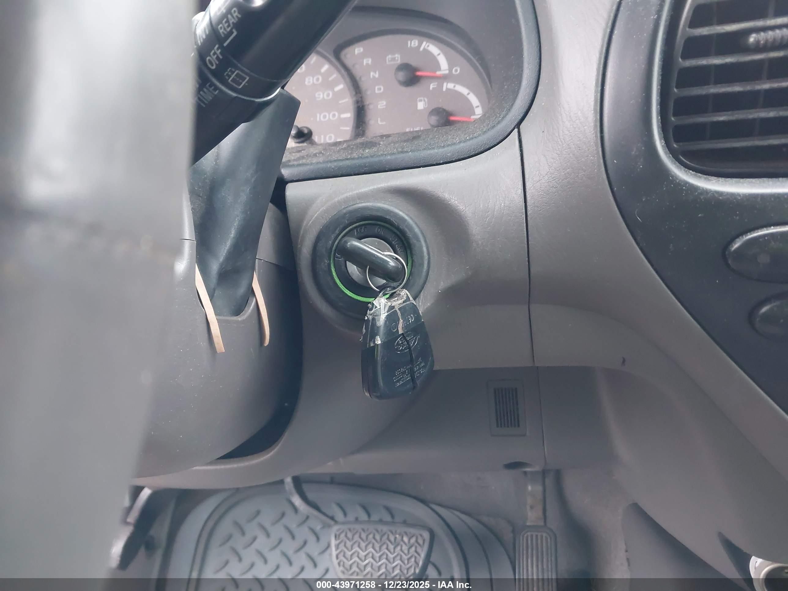 TOYOTA SEQUOIA image 11
