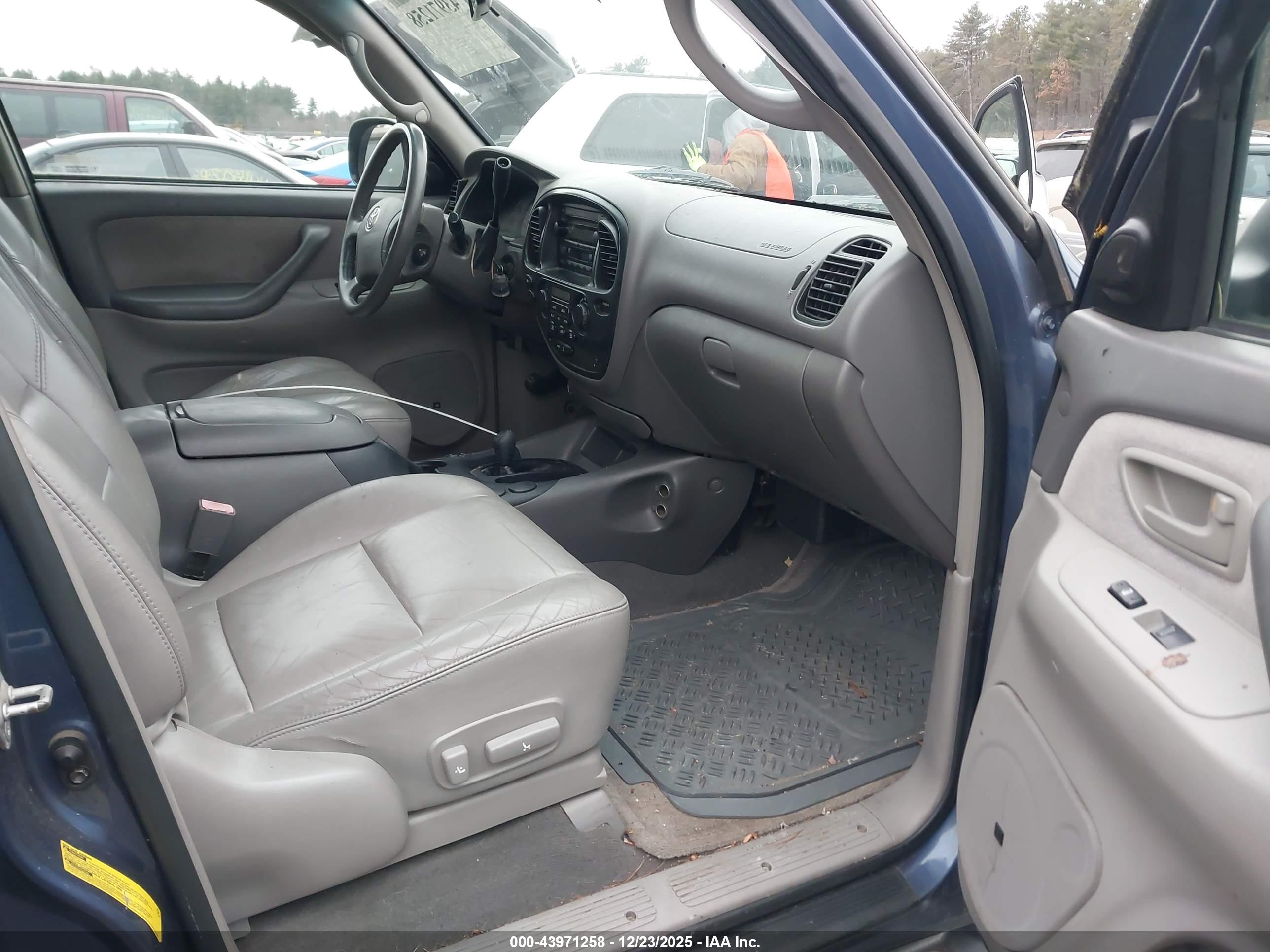 TOYOTA SEQUOIA image 5