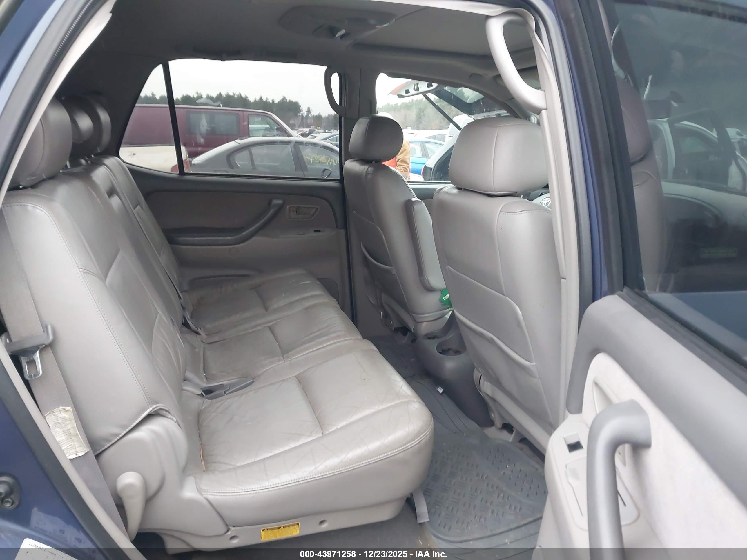 TOYOTA SEQUOIA image 8